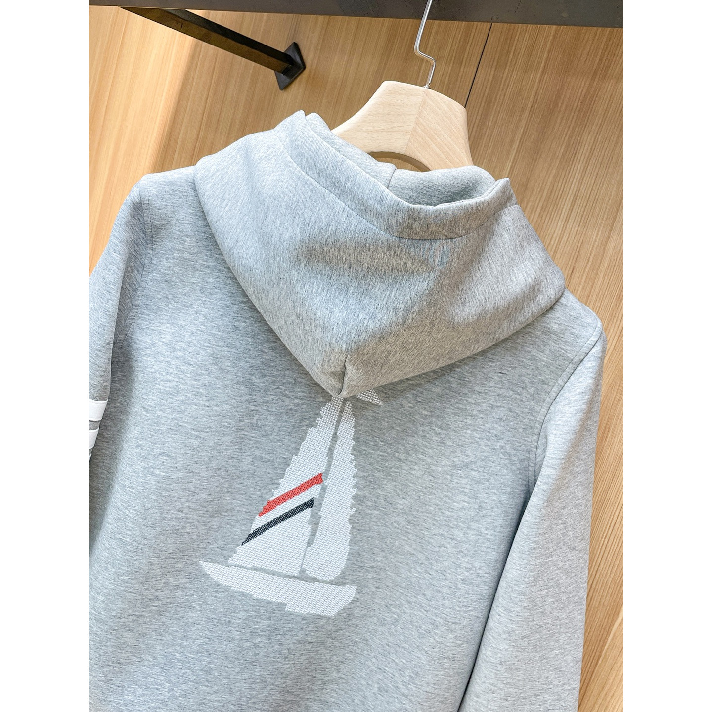 <p>Thom Browne 精品外套(灰)</p>