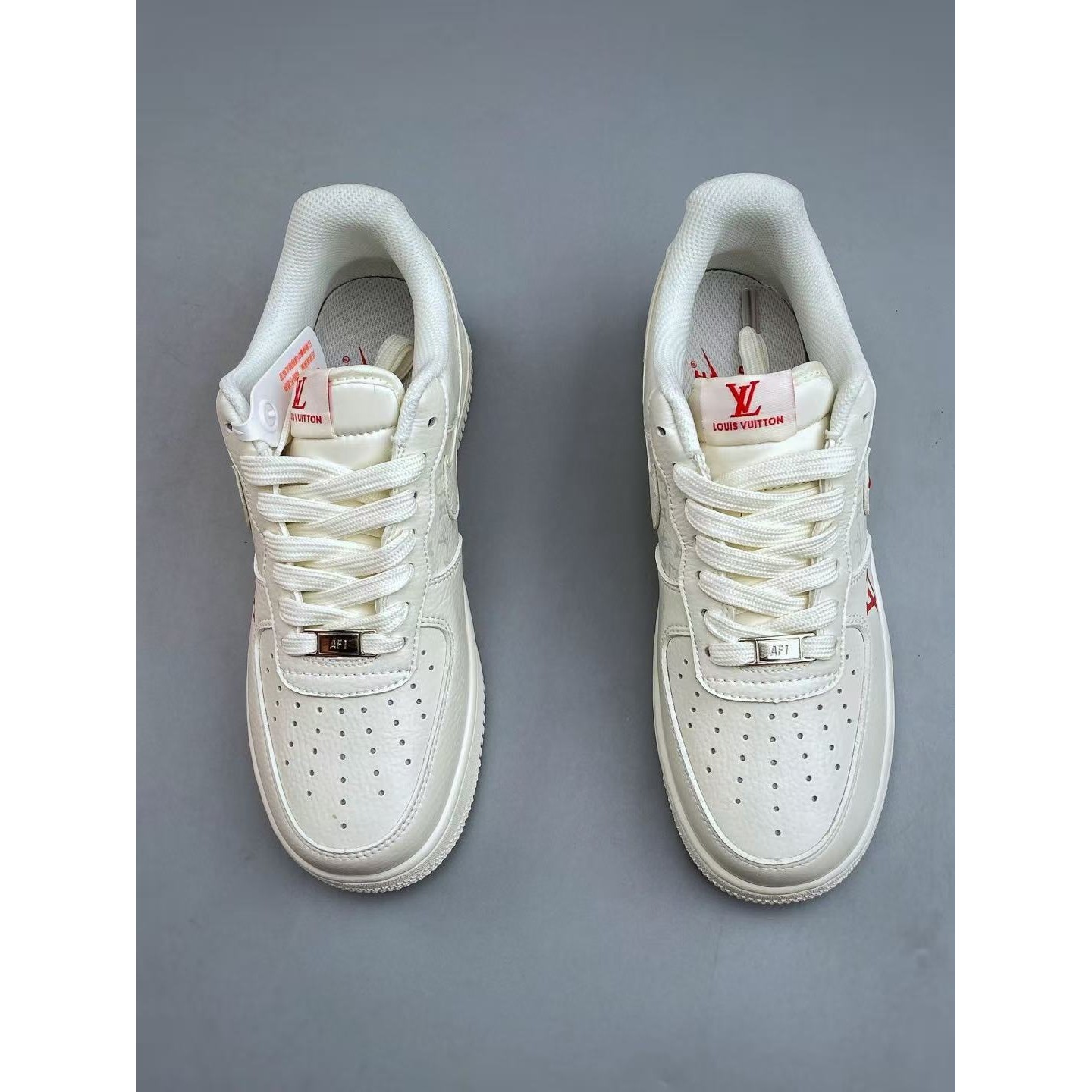 <p>Nike Air Force1 07 low &nbsp;联名款(白)</p>