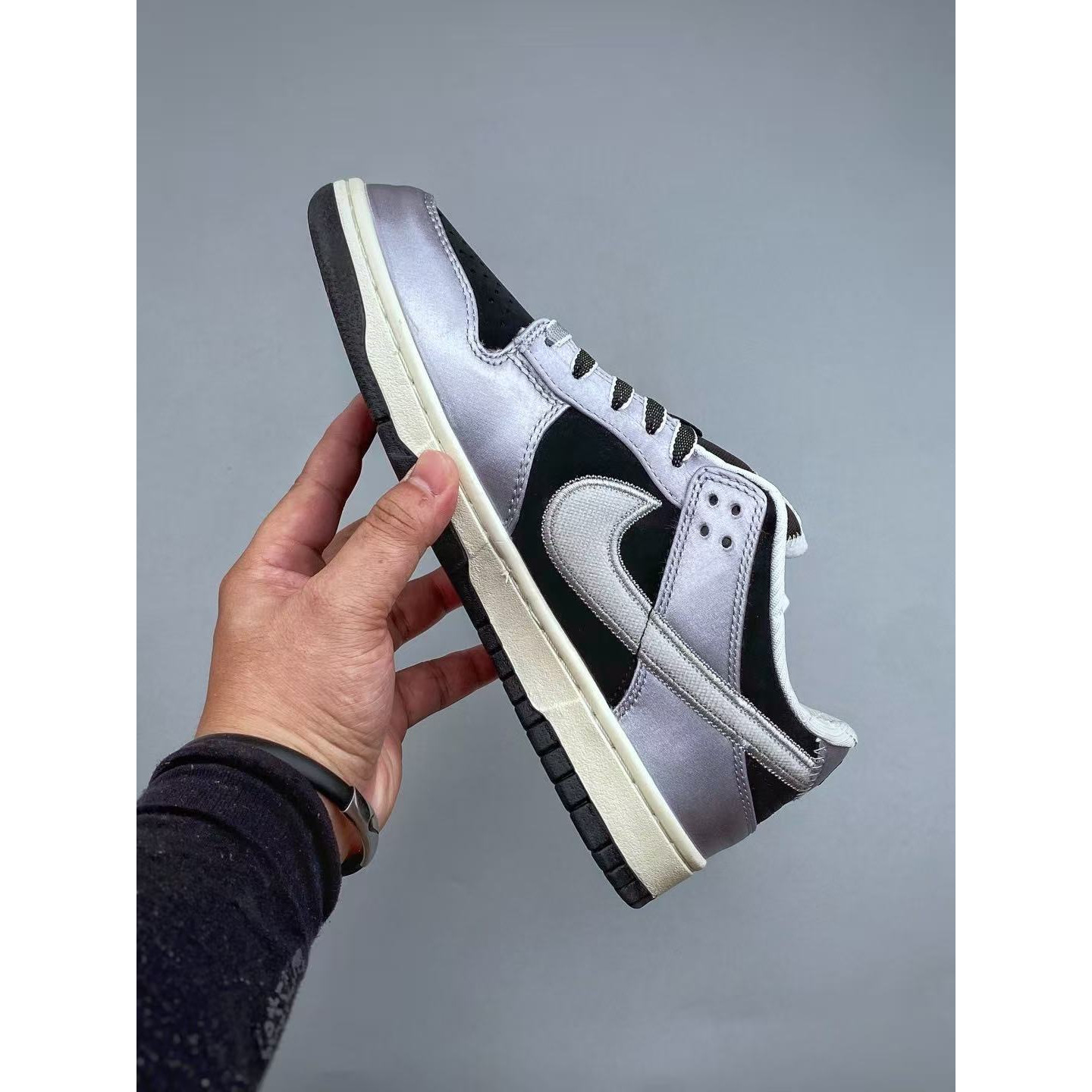 <p>Nike Dunk Low 低帮休闲板鞋(黑)</p>
