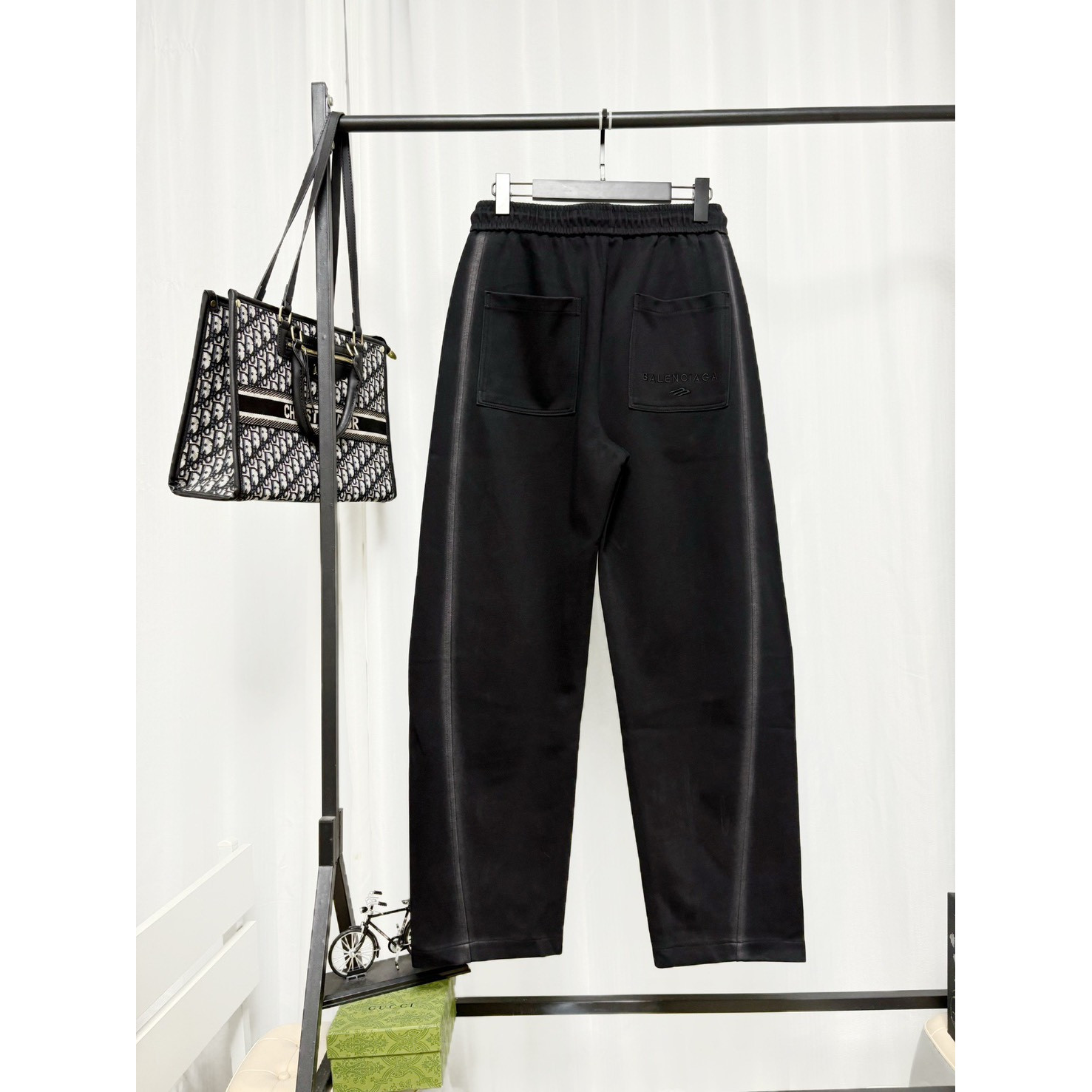<p>Balenciaga 休闲长裤</p>