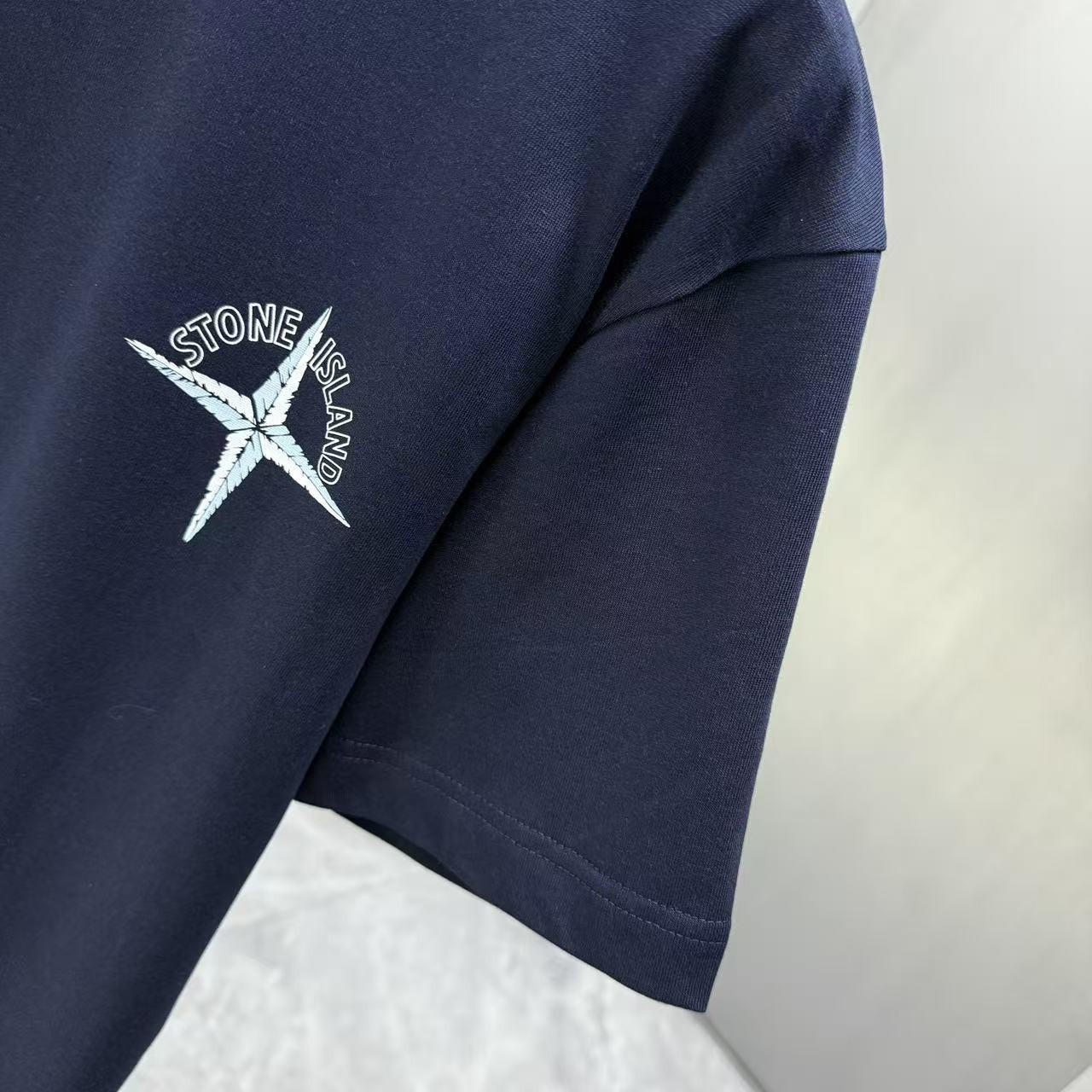 <p>Stone Island 短袖T恤(深藍)</p>