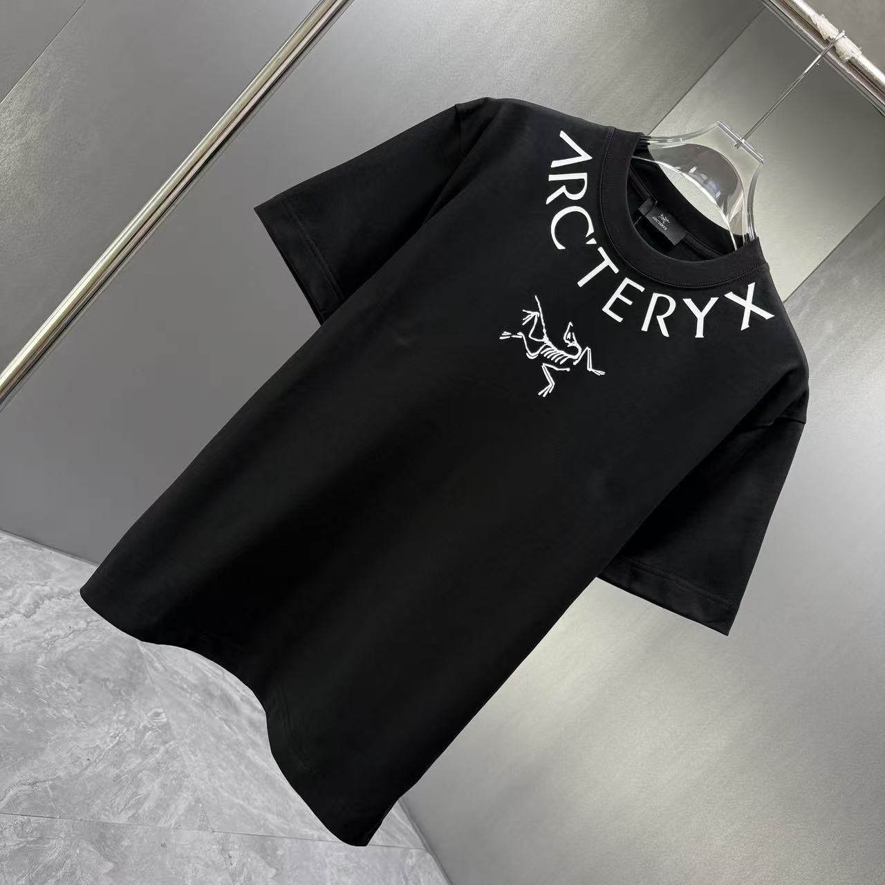 <p>Arc'teryx 短袖T恤(黑)</p>