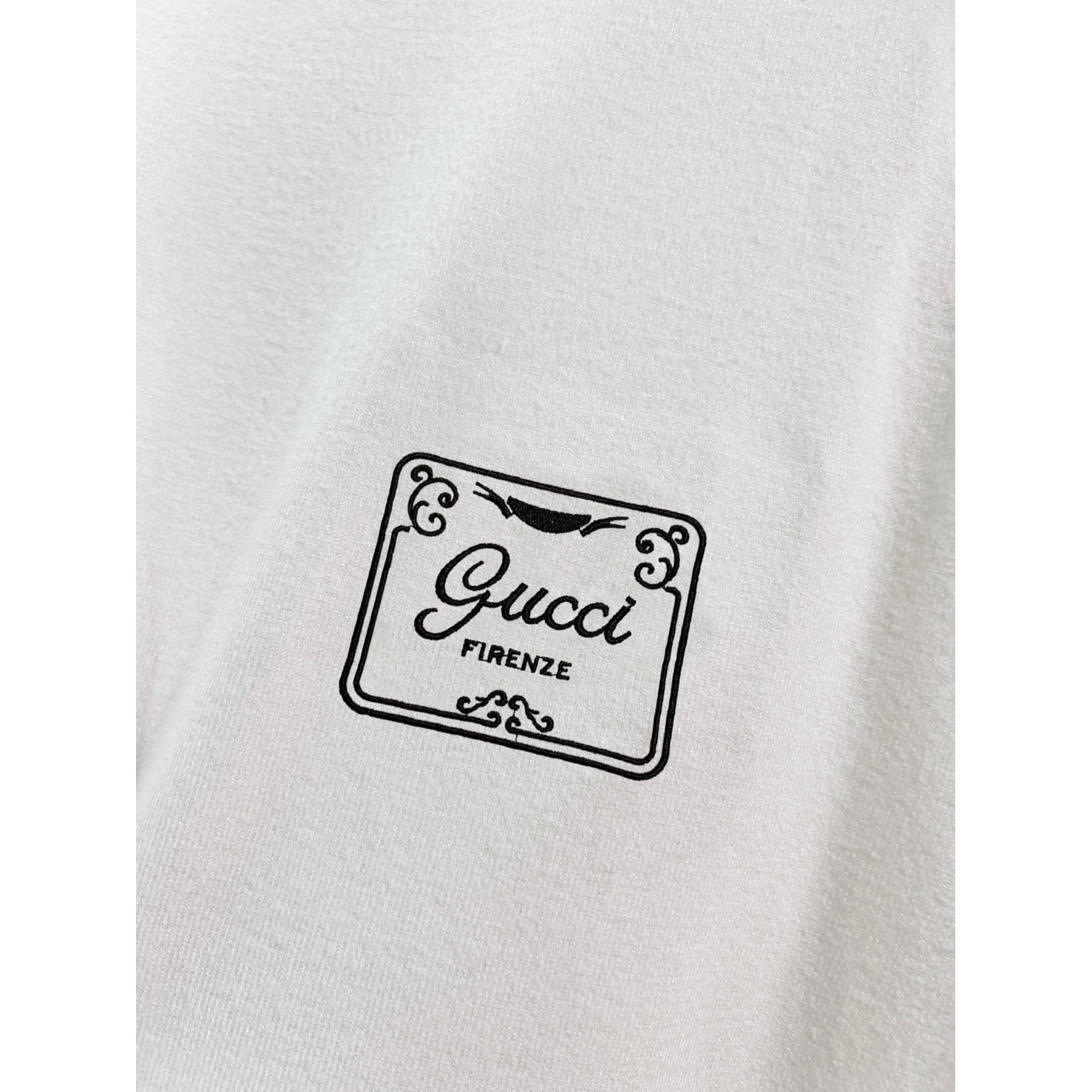 <p>&nbsp;GUCCI 针织衫圆领(白)</p>