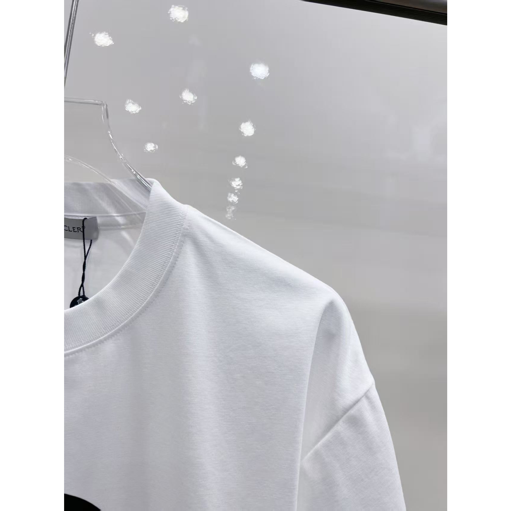 <p>MONCLER&nbsp;短袖T恤(白)</p>