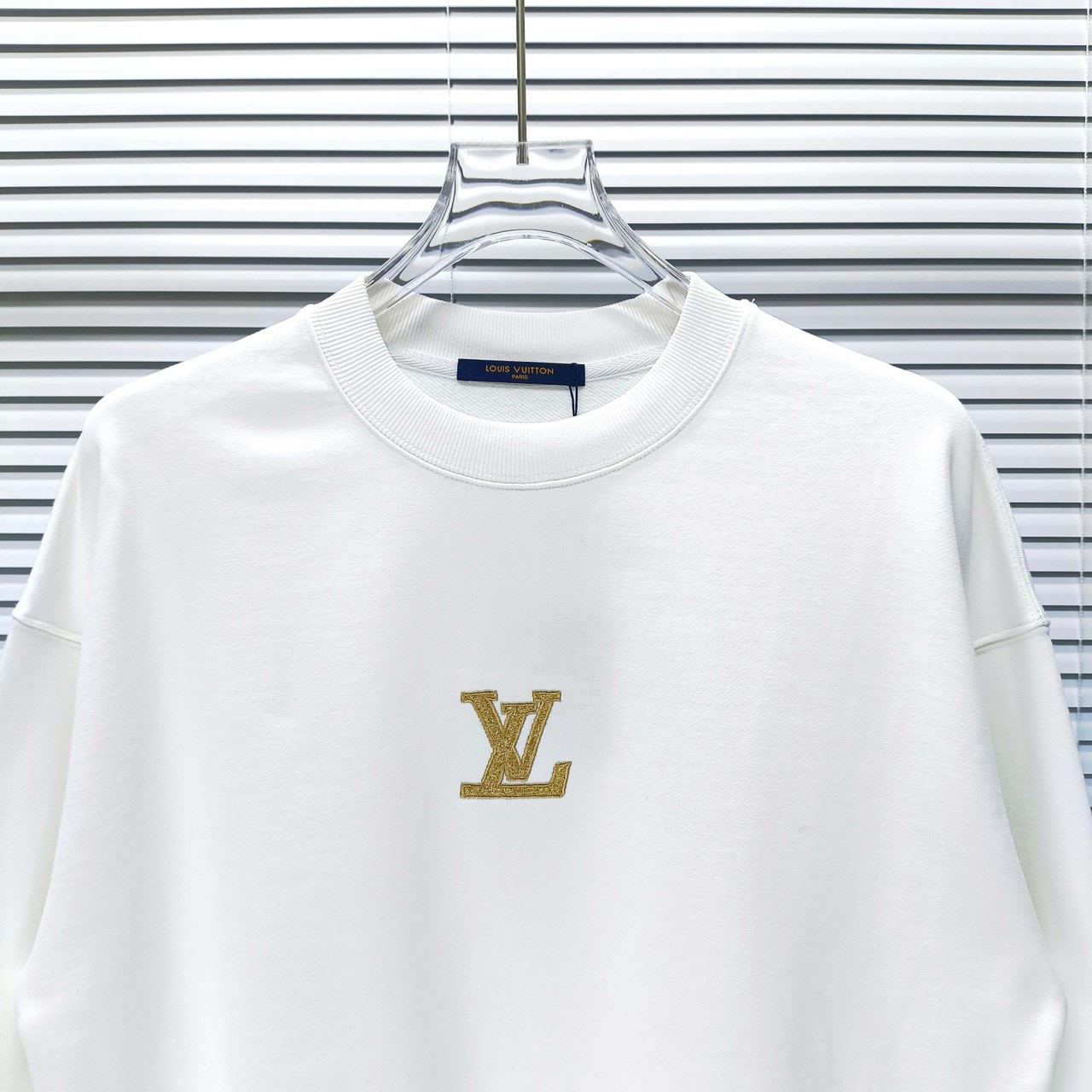 <p>LV&nbsp;圆领长袖卫衣(白)</p>