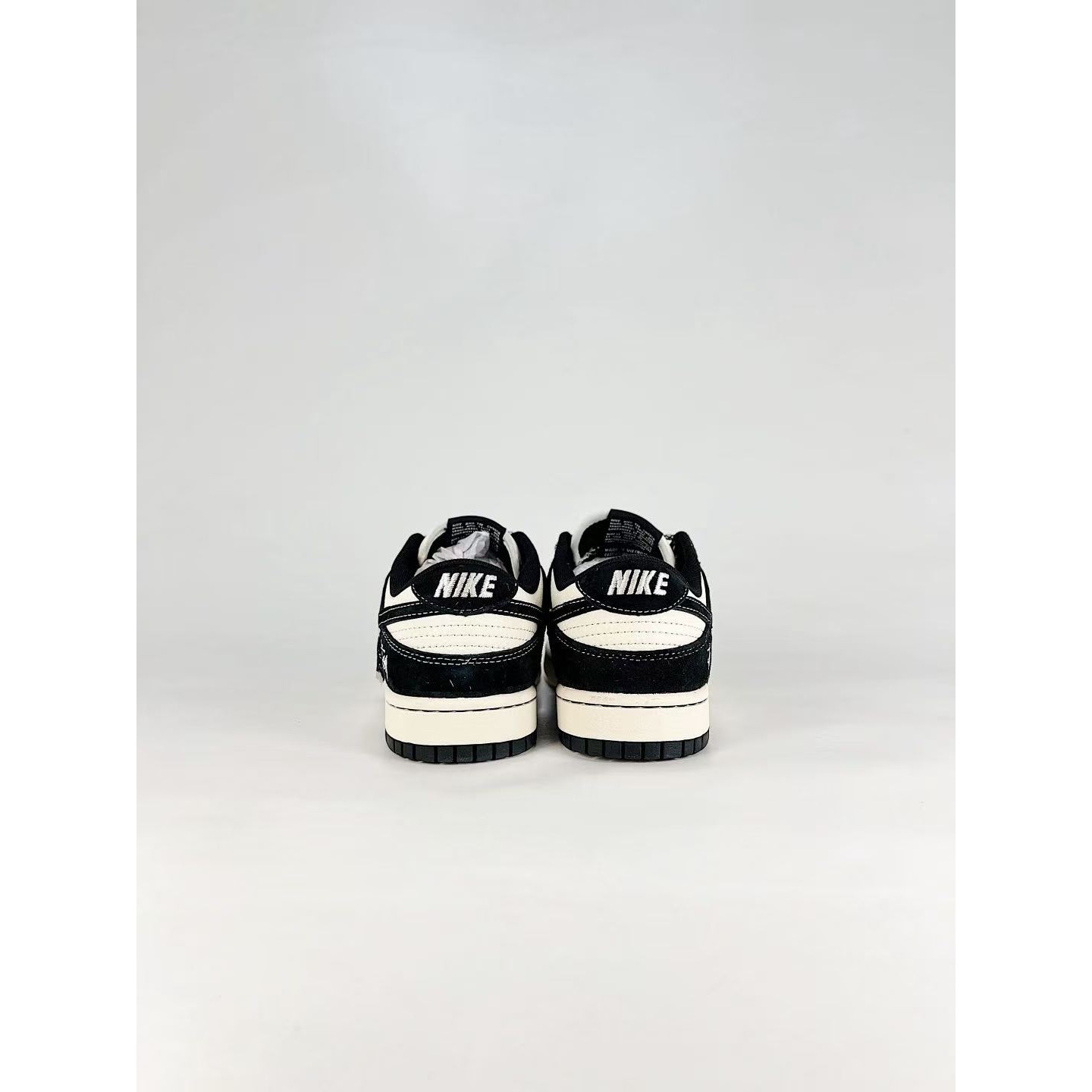 <p>NIKE DUNK SB LOW 全新配色&nbsp;</p>
