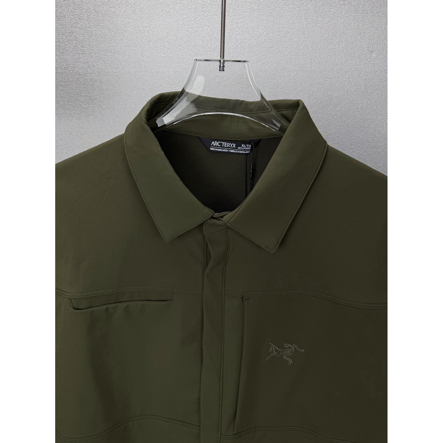 <p>Arc'teryx 情侣款翻领夹克外套(军绿色)</p>