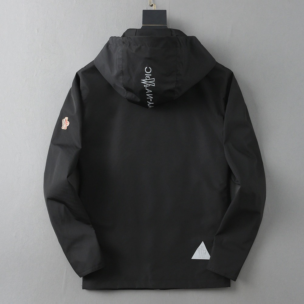 <p>Moncler 新款男士夹克外套</p>