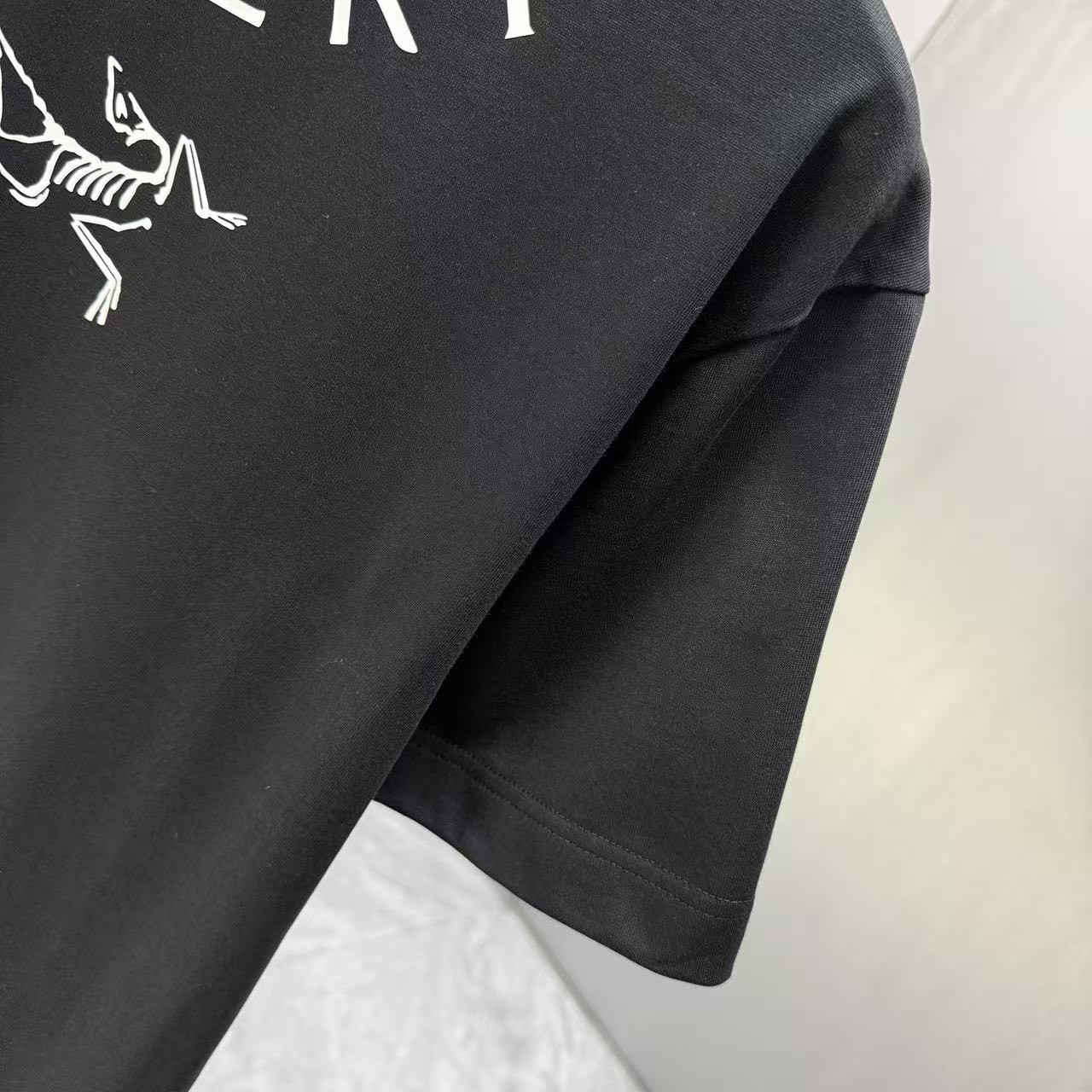 <p>Arc'teryx 短袖T恤(黑)</p>