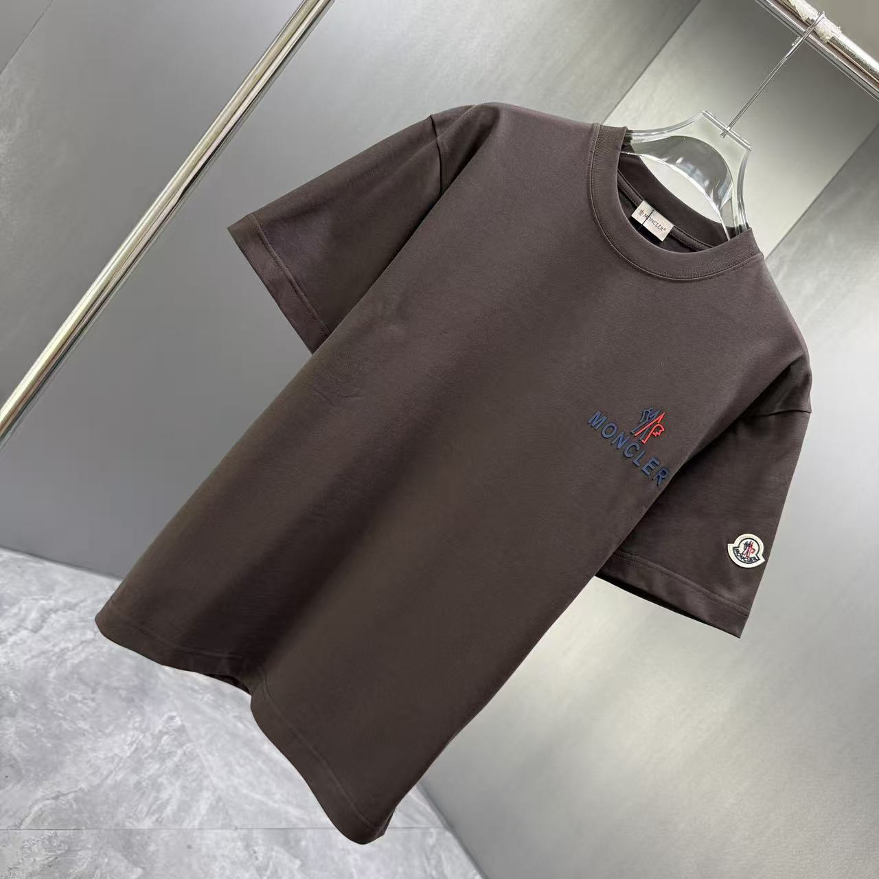<p>Moncler 短袖T恤(黑)</p>