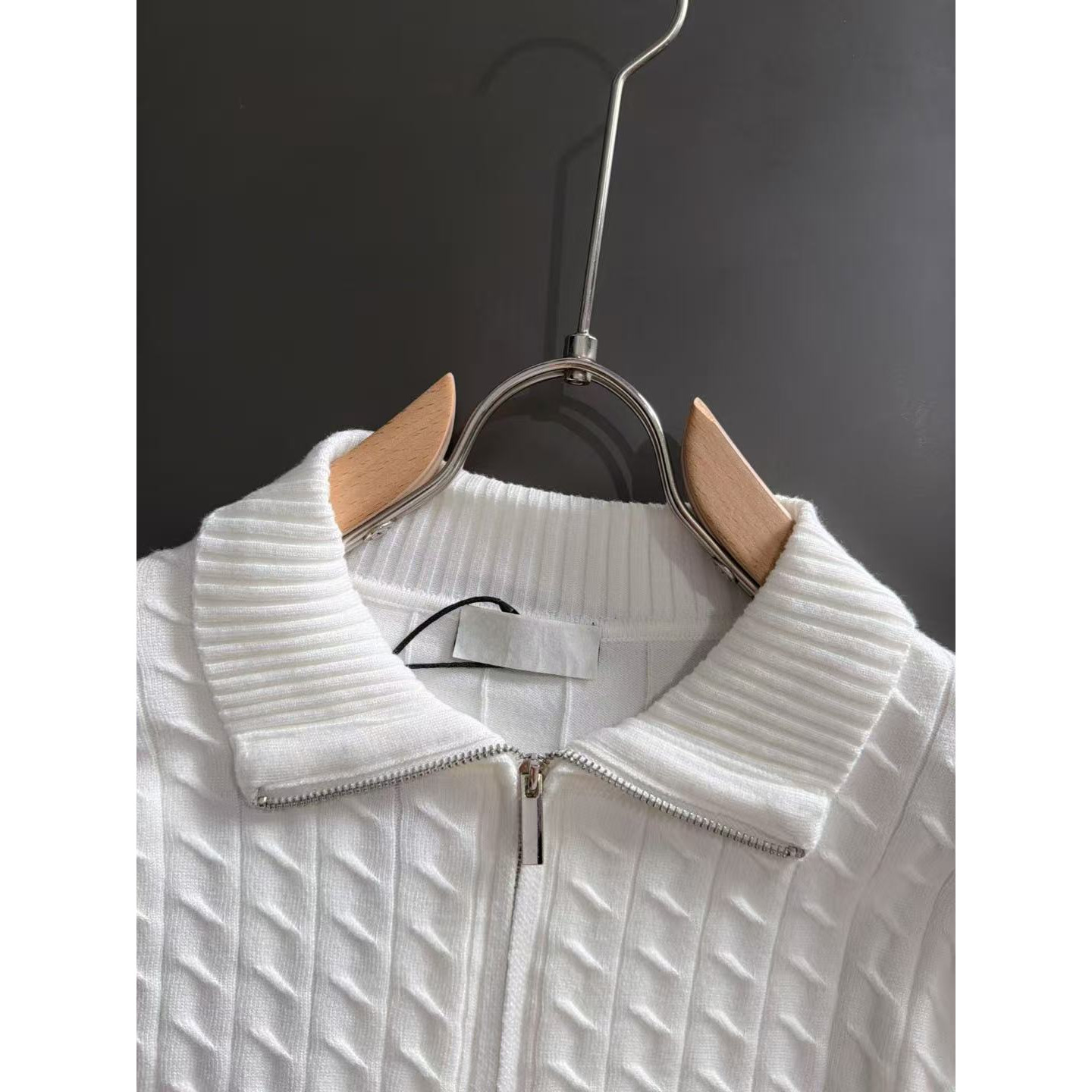 <p>GUCCI&nbsp;秋冬官网最新毛衣(白)</p>