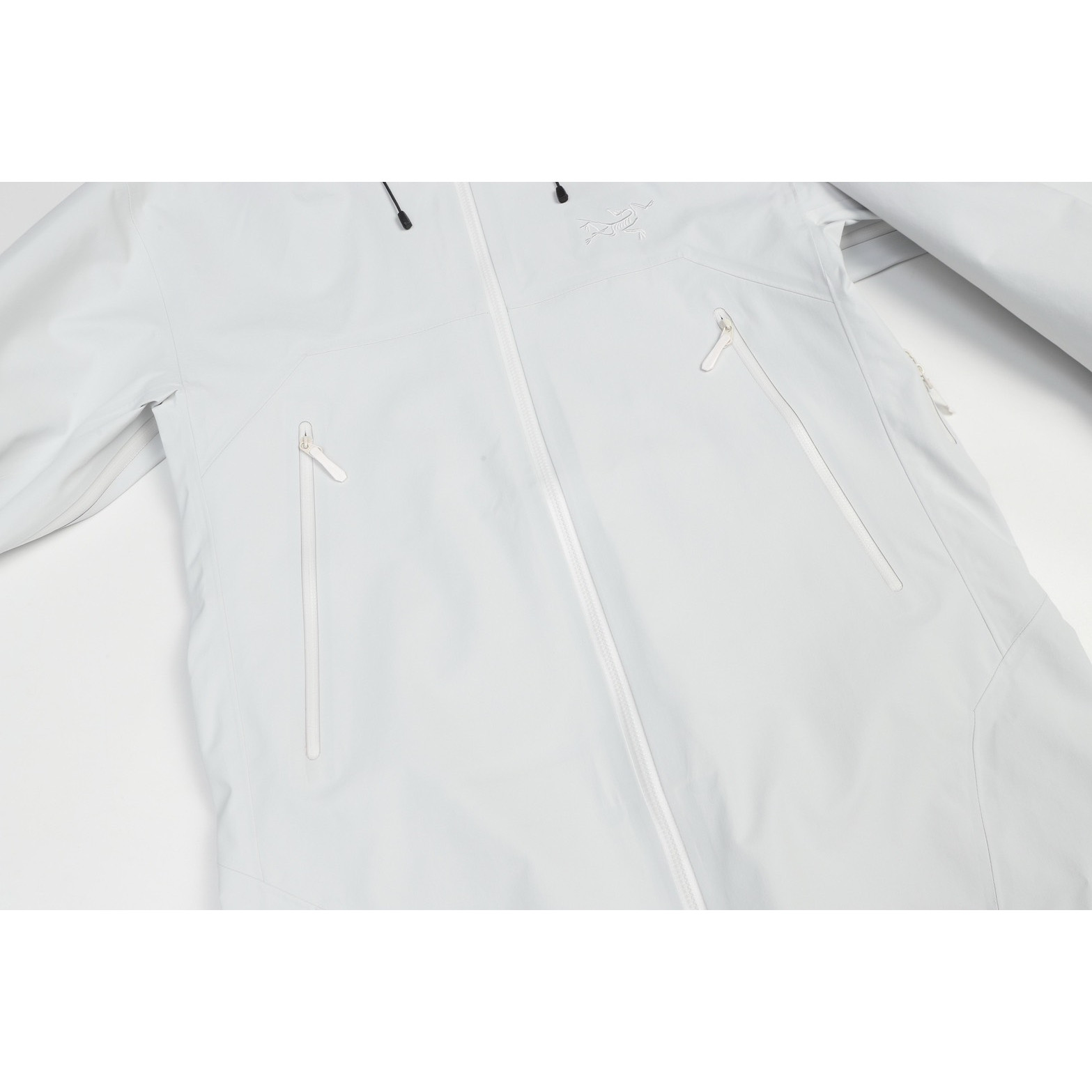 <p>Arc'teryx Bate SL 轻质透气连帽冲锋衣(白)</p>
