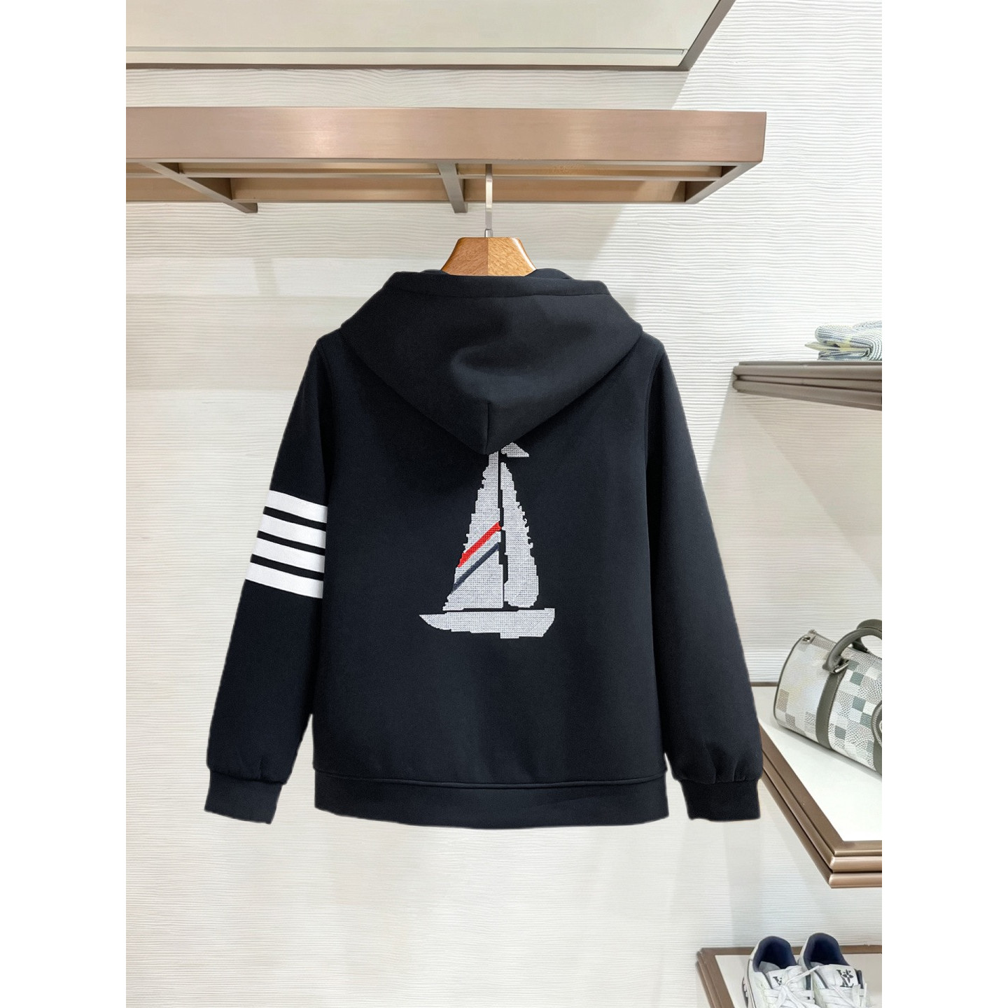 <p>Thom Browne 精品外套(黑)</p>