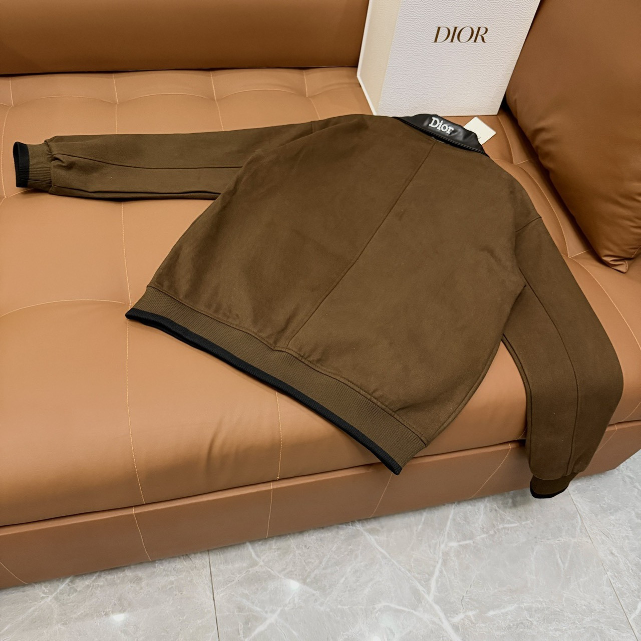 <p>DIOR 走秀款棒球外套(棕)</p>