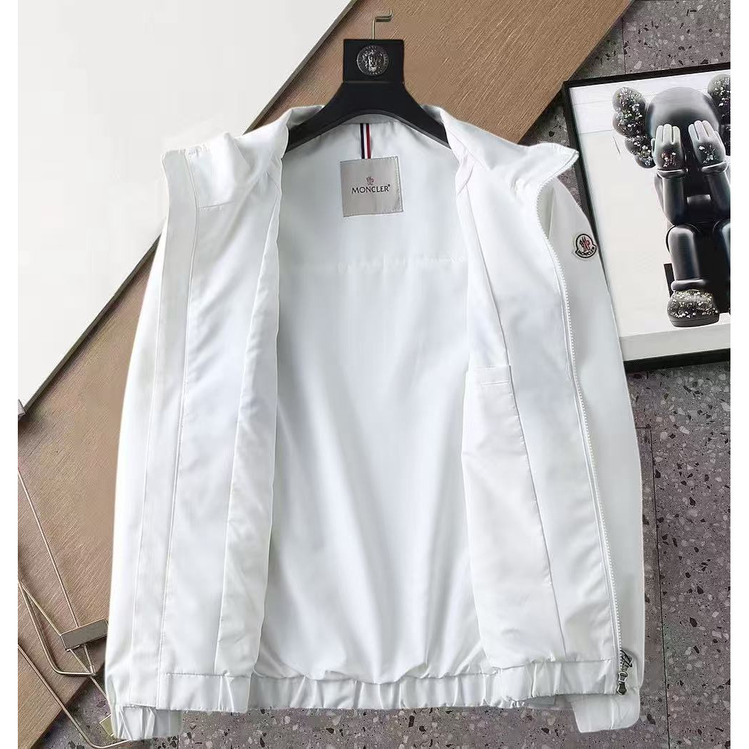 <p>MONCLER&nbsp;男士夹克外套(800855)</p>