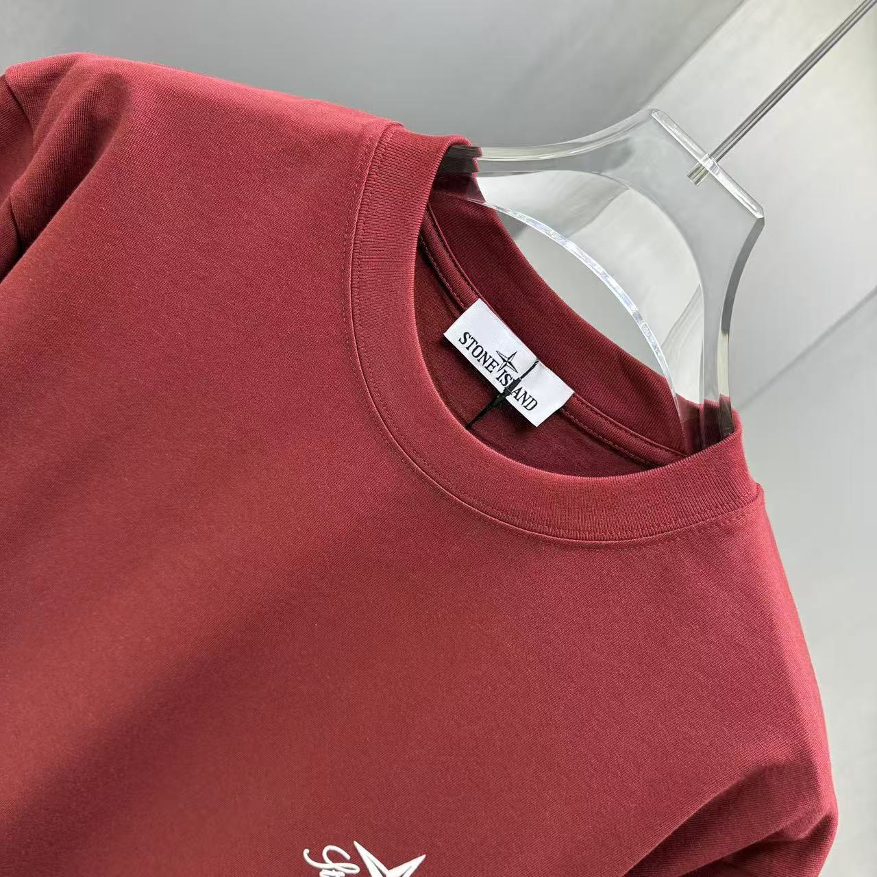 <p>Stone Island 短袖T恤(深紅)</p>