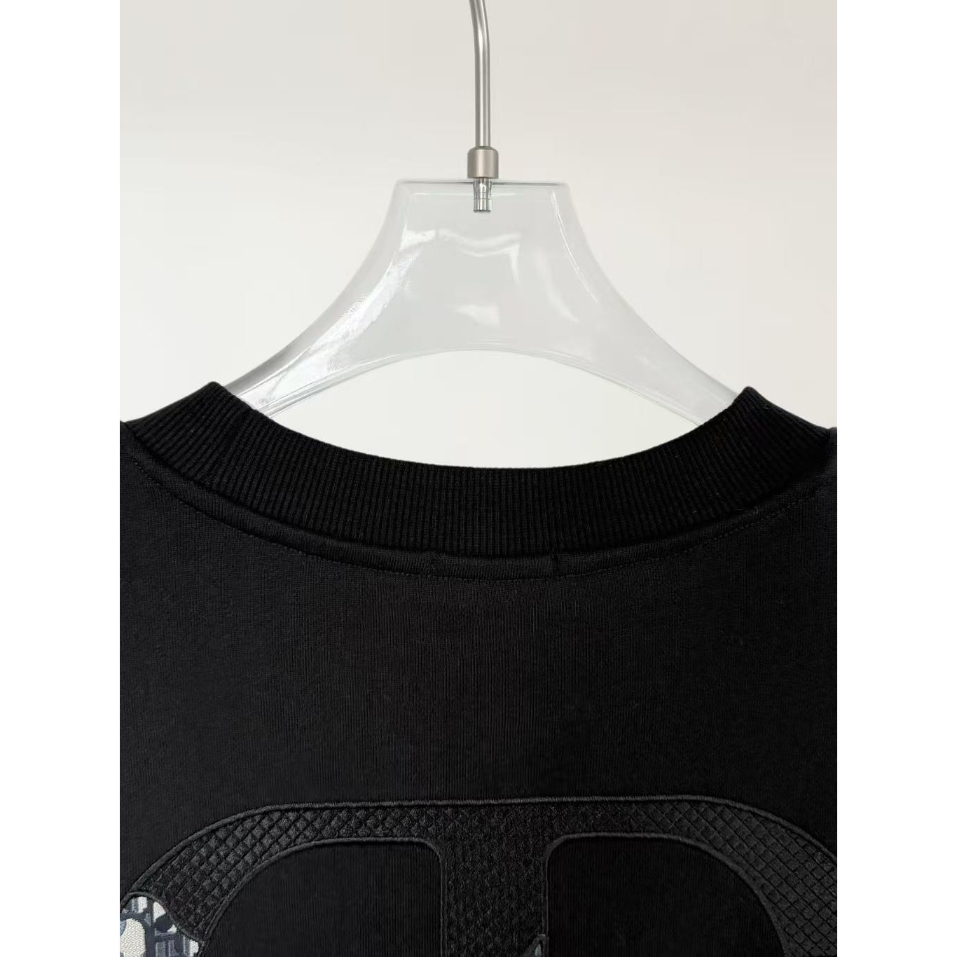 <p>DIOR&nbsp;刺绣圆领卫衣(黑)</p>