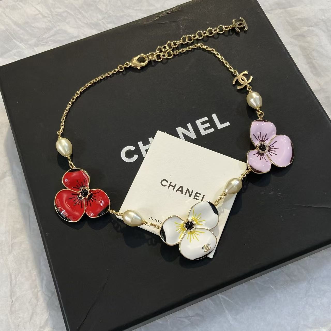 <p>CHANEL 三色堇珠流苏项链</p>