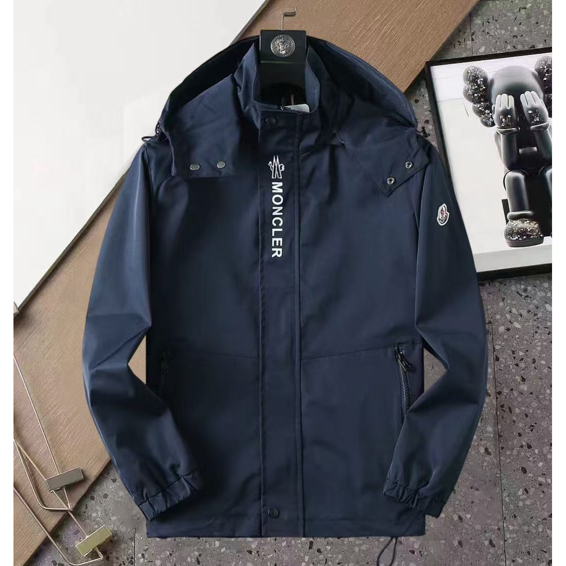 <p>MONCLER 男士夹克外套(800830)</p>