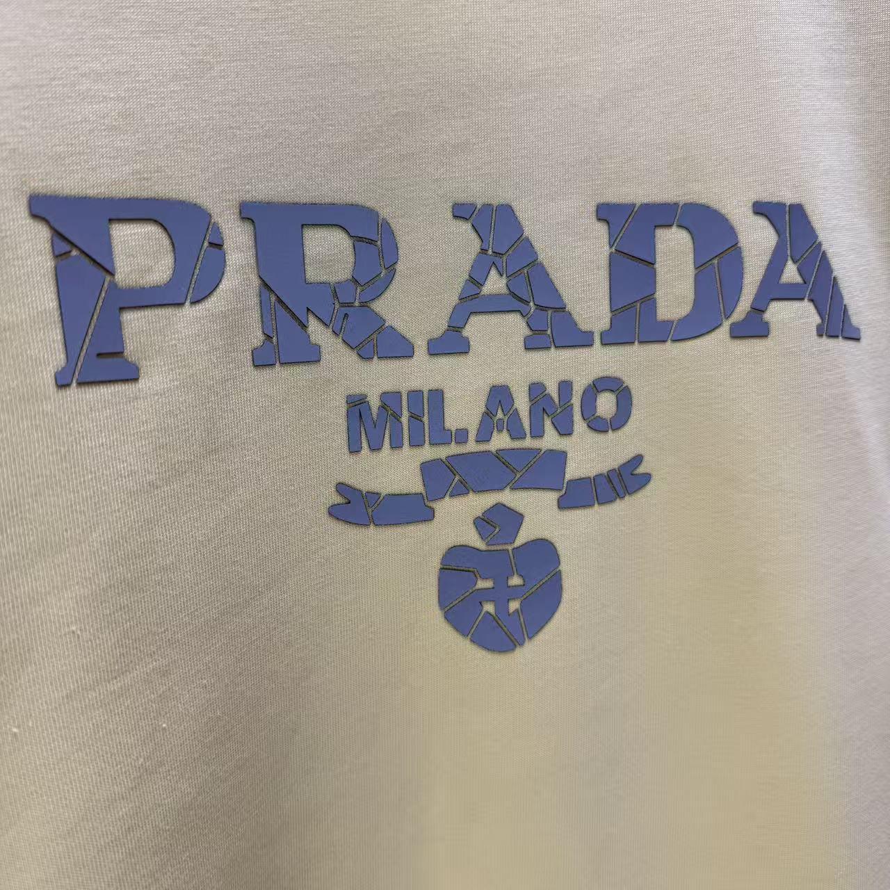 <p>Prada 短袖T恤(黃)</p>