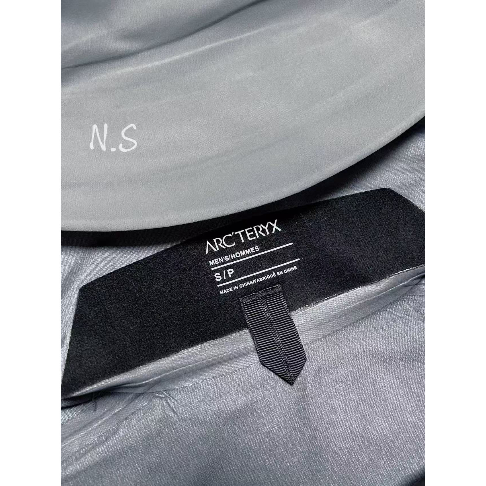 <p>Arc'teryx SL硬壳冲锋衣(空間灰)</p>