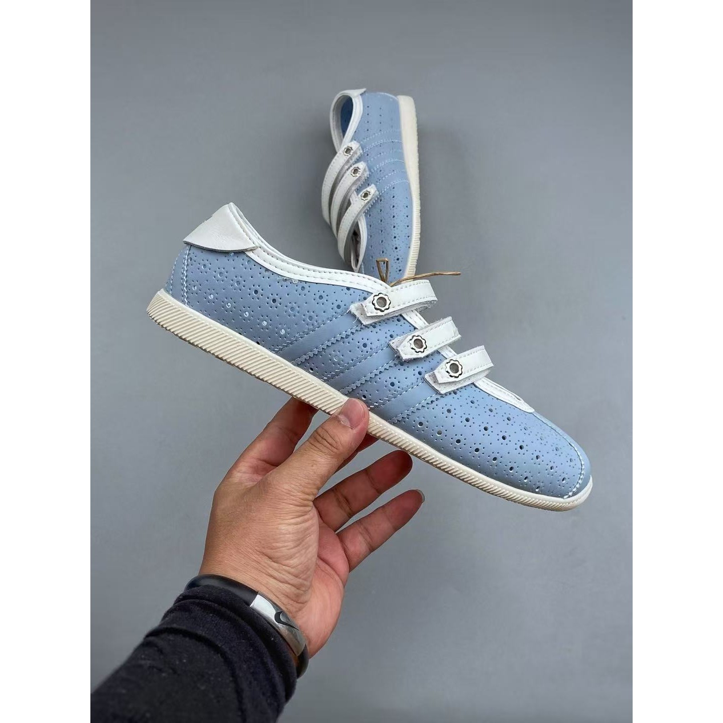 <p>Adidas 玛丽珍鞋(藍)</p>
