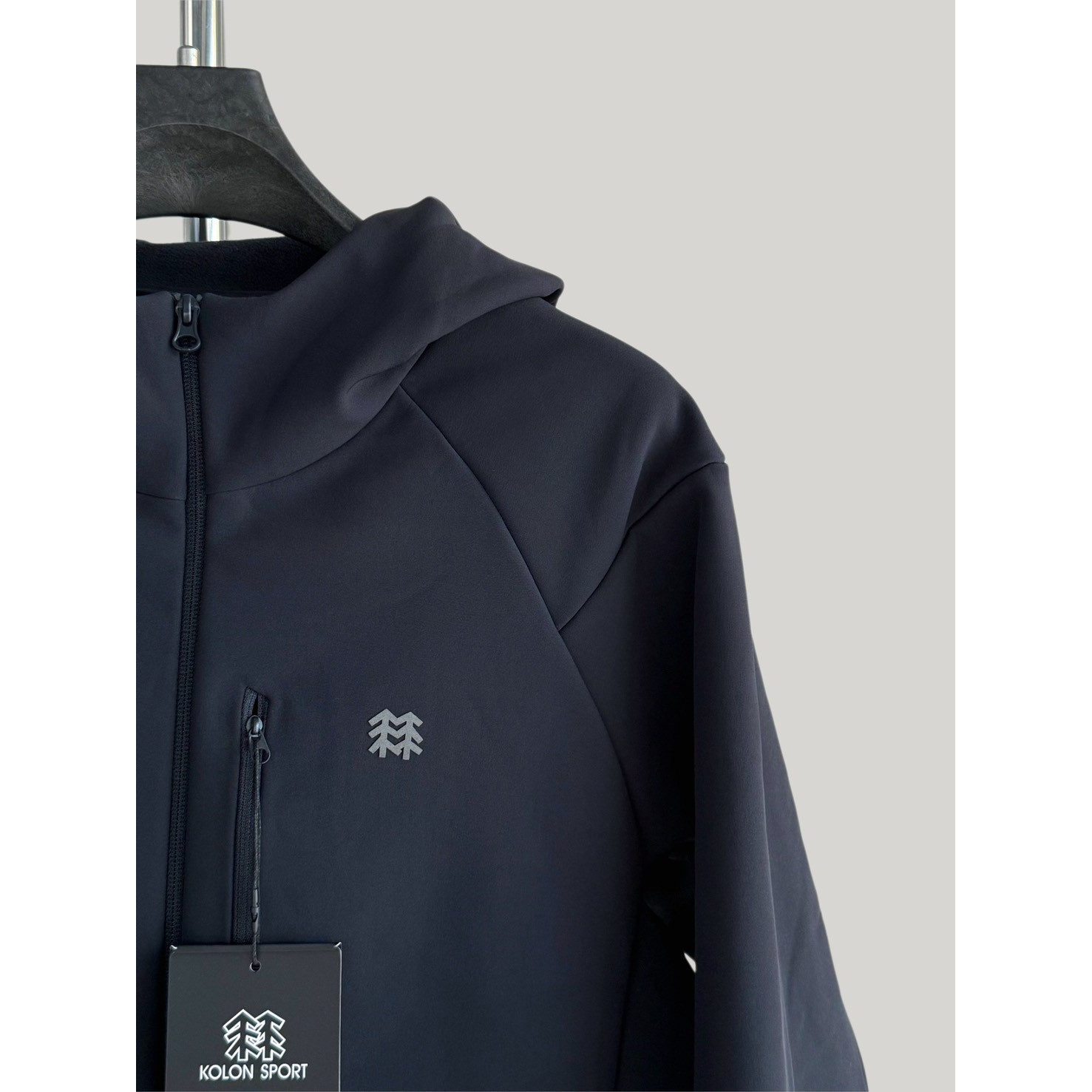 <p>KOLON SPORT 软壳加薄绒冲锋衣(藏青)</p>