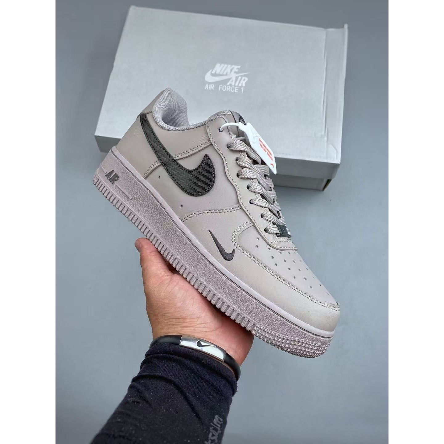 <p>NIKE AIR FORCE 1 LOW&nbsp; 运动鞋</p>