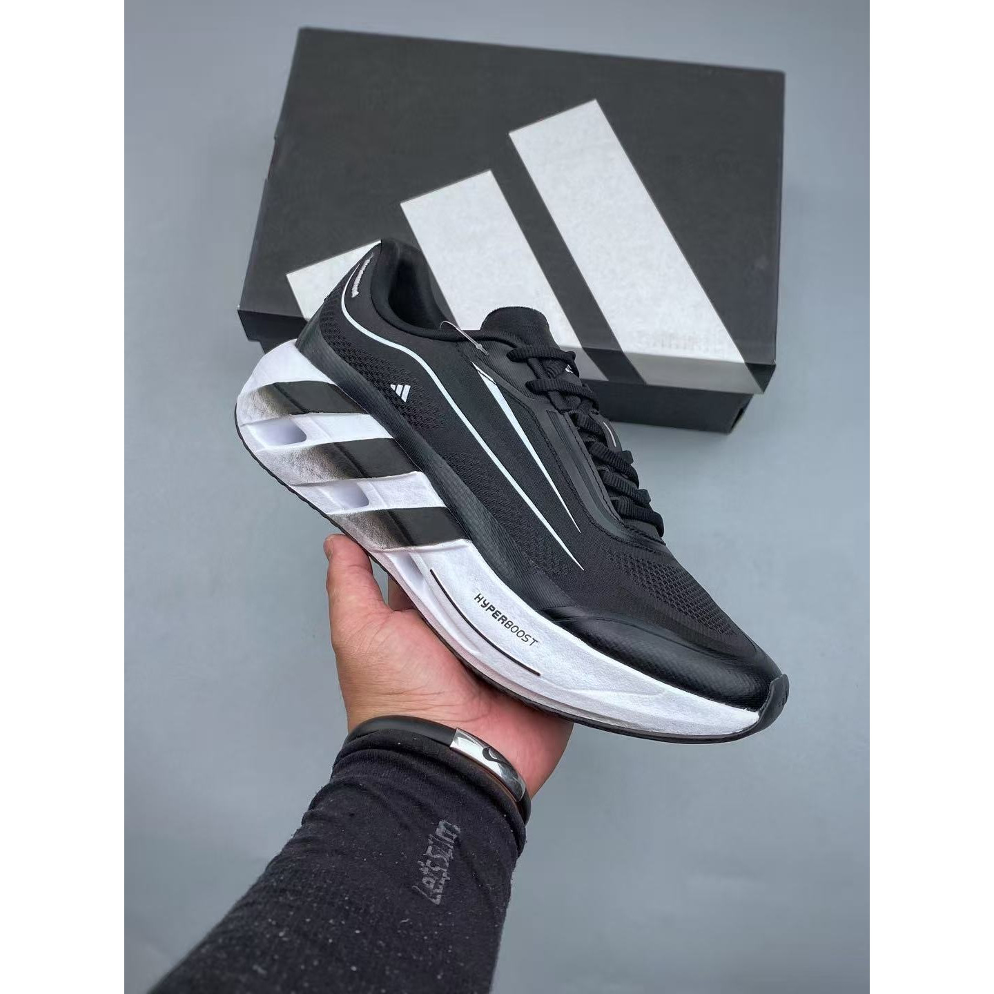 <p>Adidas HYPERBOOST LITE 经典运动鞋&nbsp;</p>