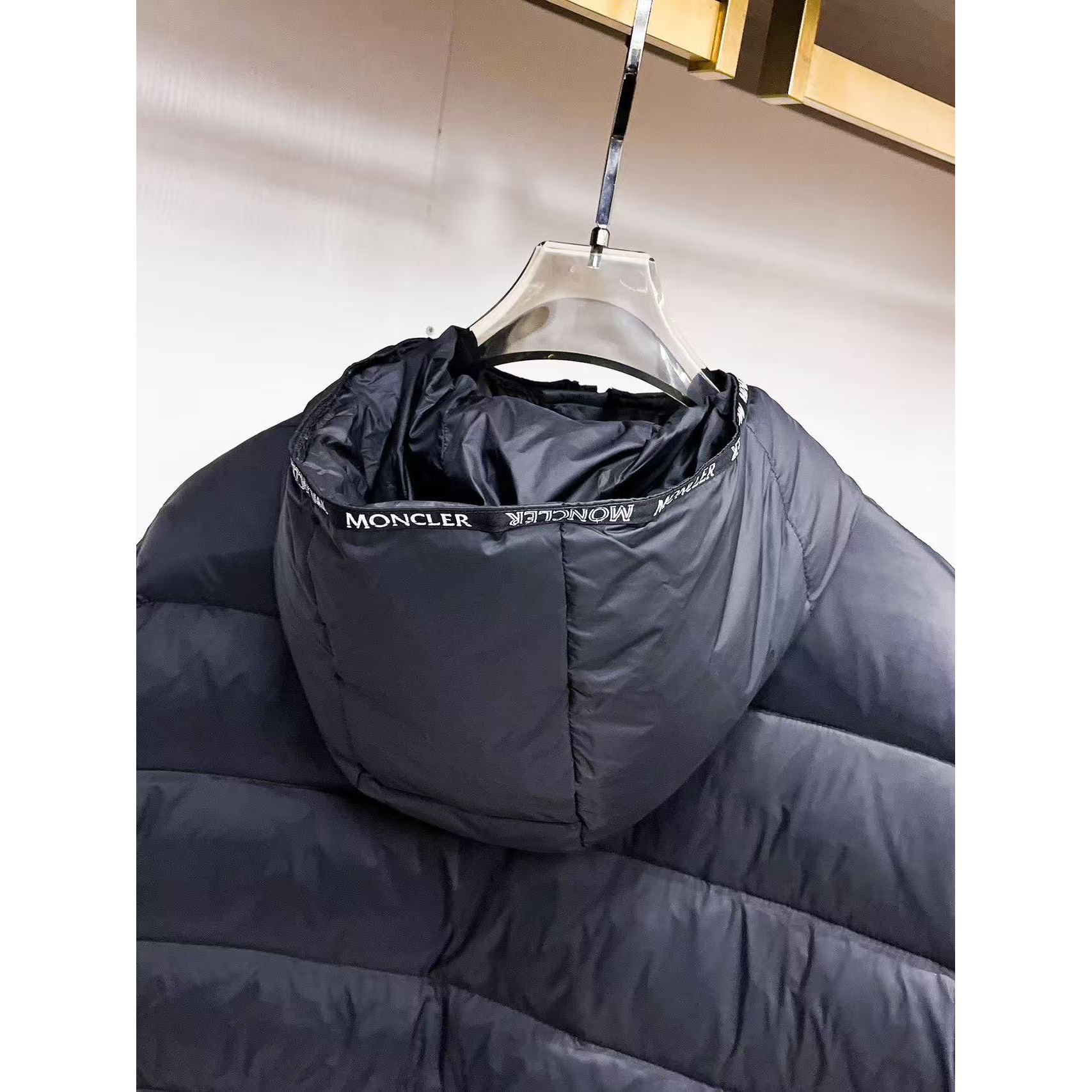 <p>MONCLER 秋冬新款羽绒服(藏青)</p>