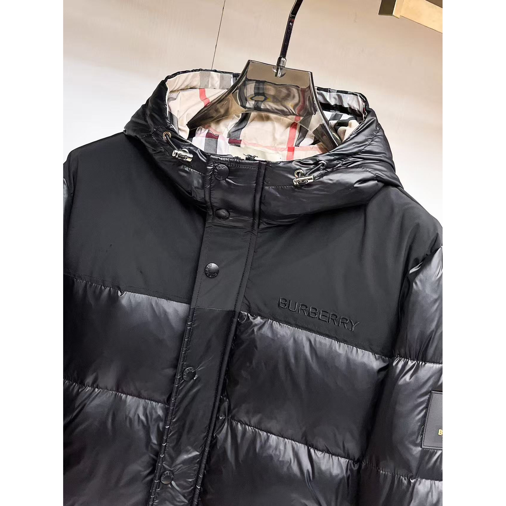 <p>BURBERRY 秋冬新款羽绒服(黑)</p>