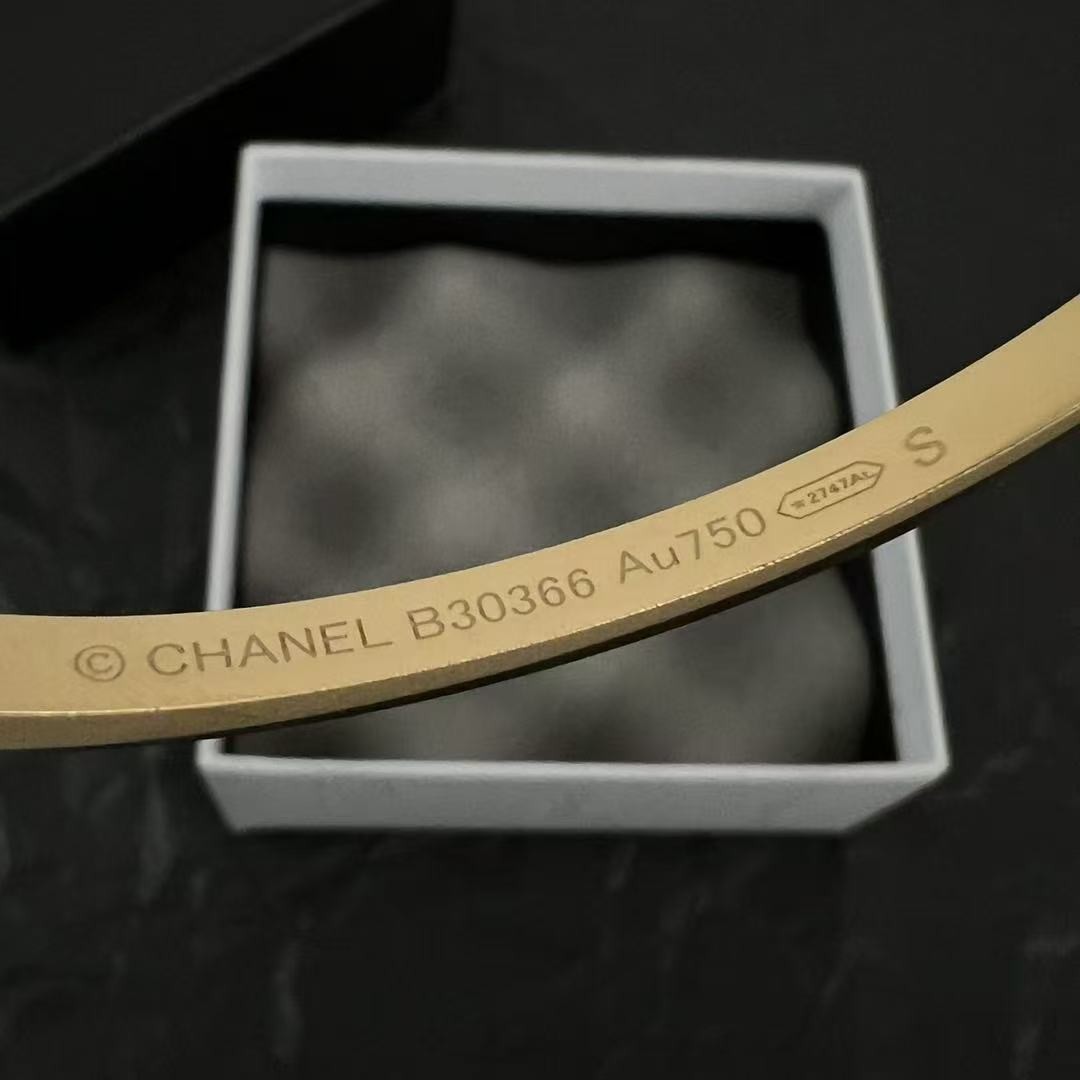<p>Chanel 中古手镯(金)</p>