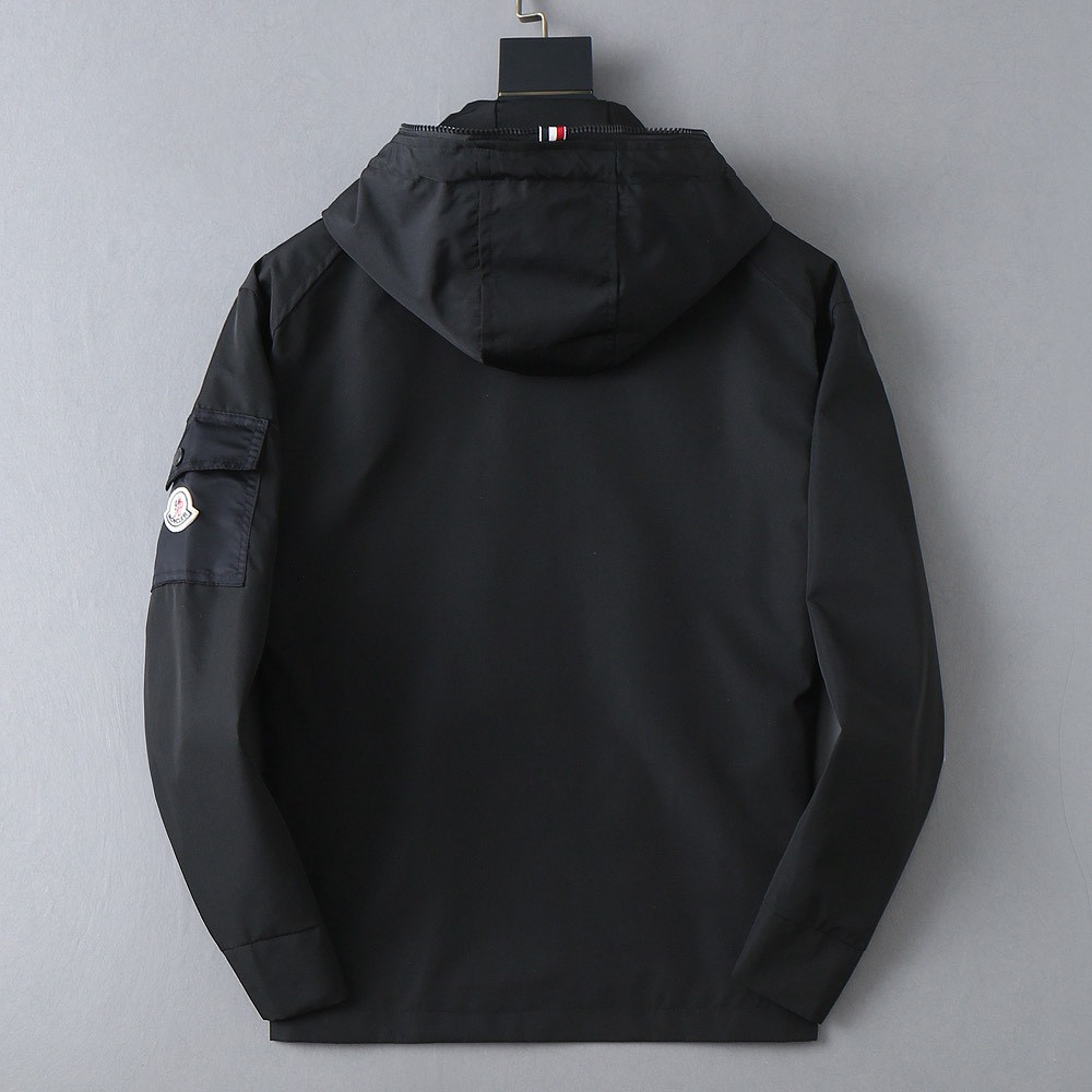 <p>MONCLER 新款男士夹克外套</p>