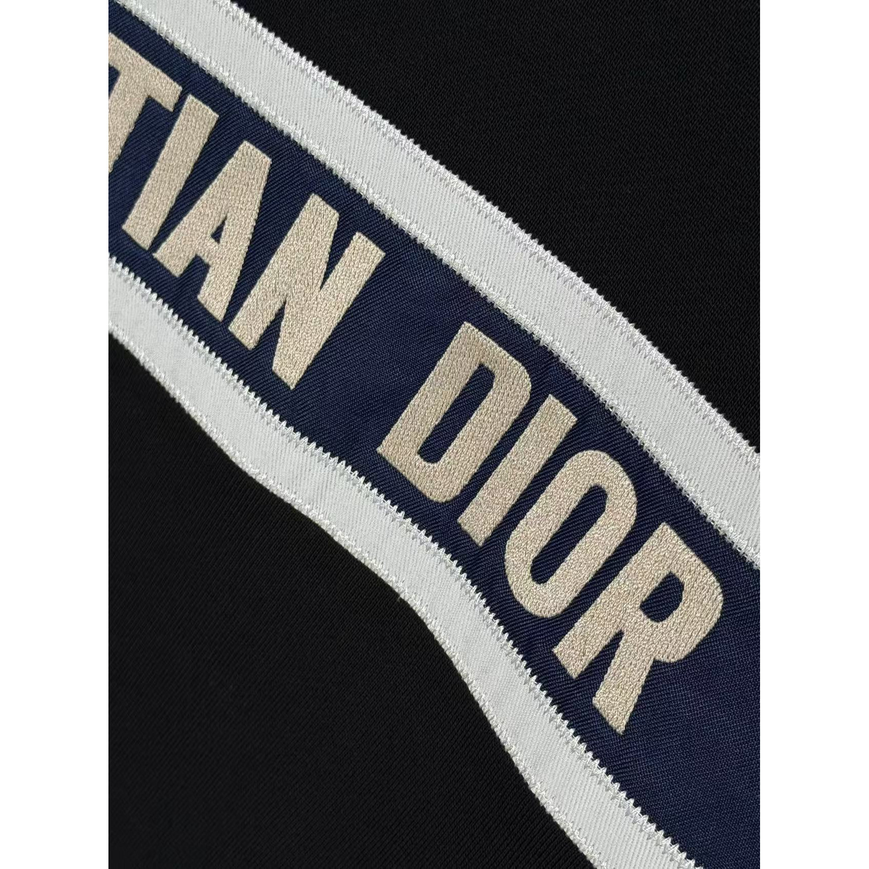 <p>DIOR&nbsp;CD刺绣圆领卫衣(白)</p>