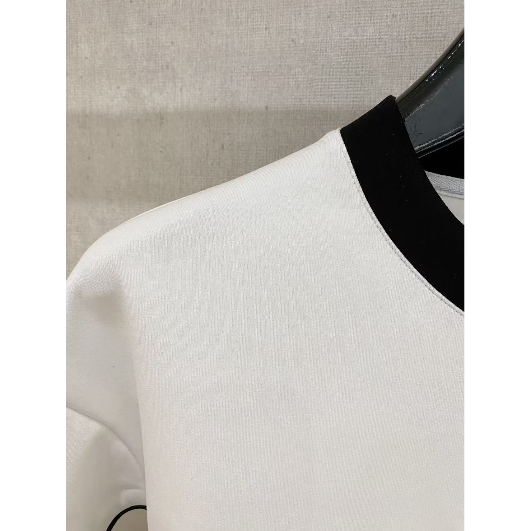 <p>DIOR 太空棉卫衣(白)</p>