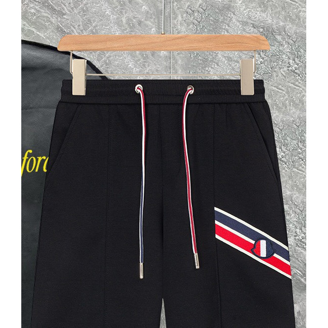 <p>MONCLER 休闲短裤(黑)</p>