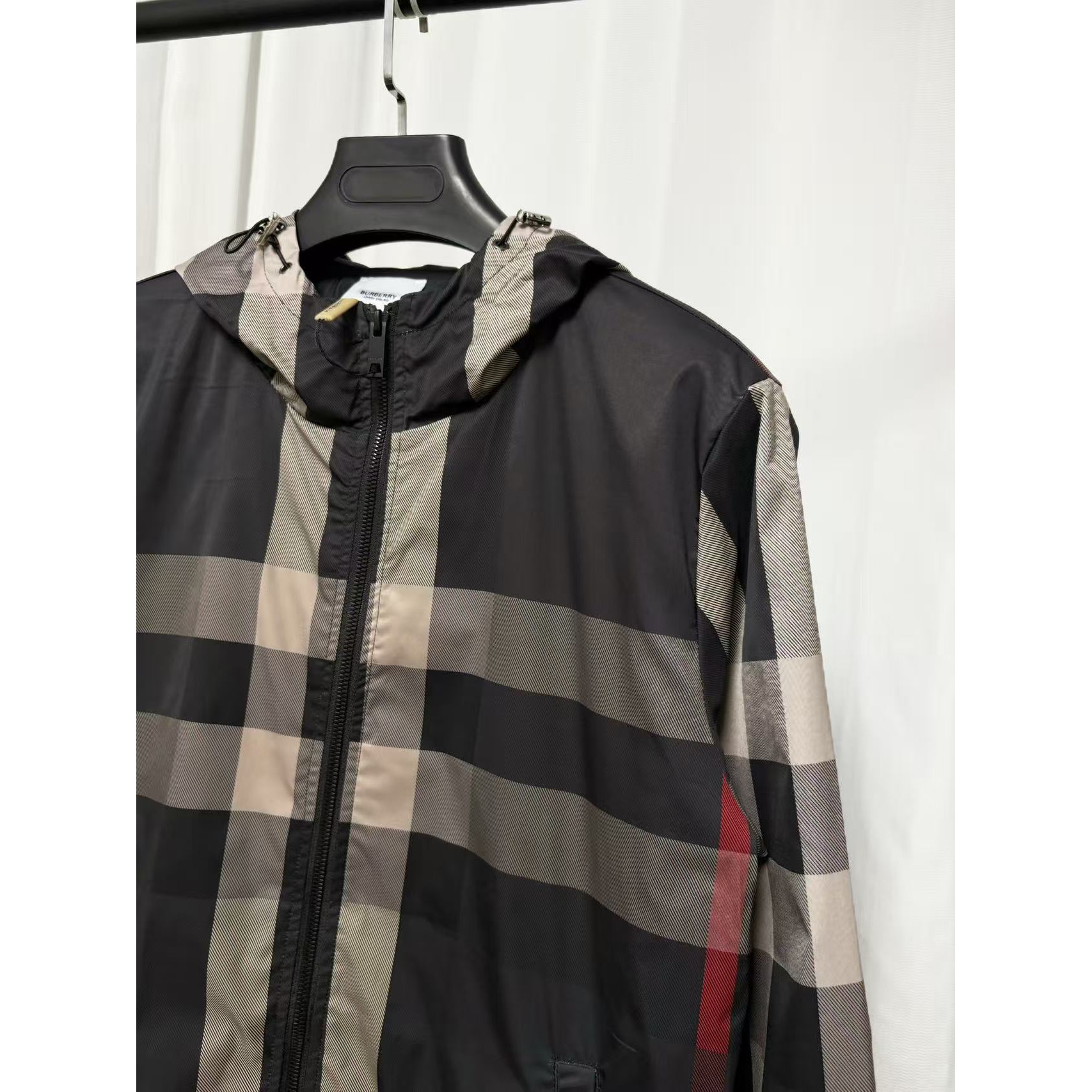 <p>Burberry 夹克外套(黑)</p>