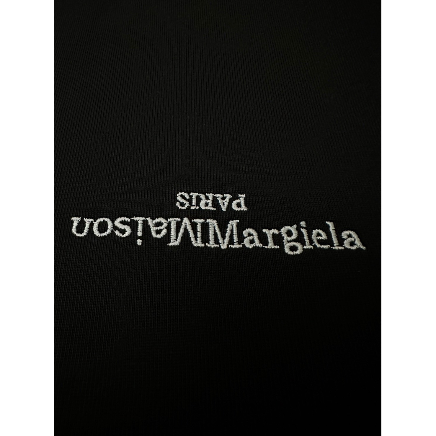 <p>Martin Mariela 经典logo刺绣短袖T恤(黑)</p>