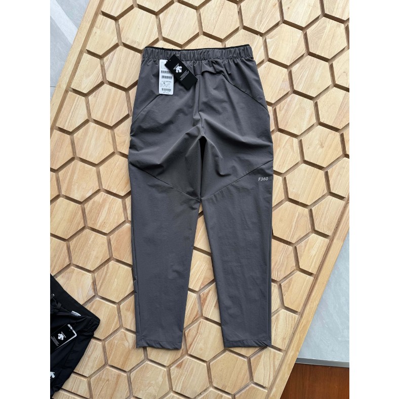 <p>DESCENTE 男士運動長褲</p>