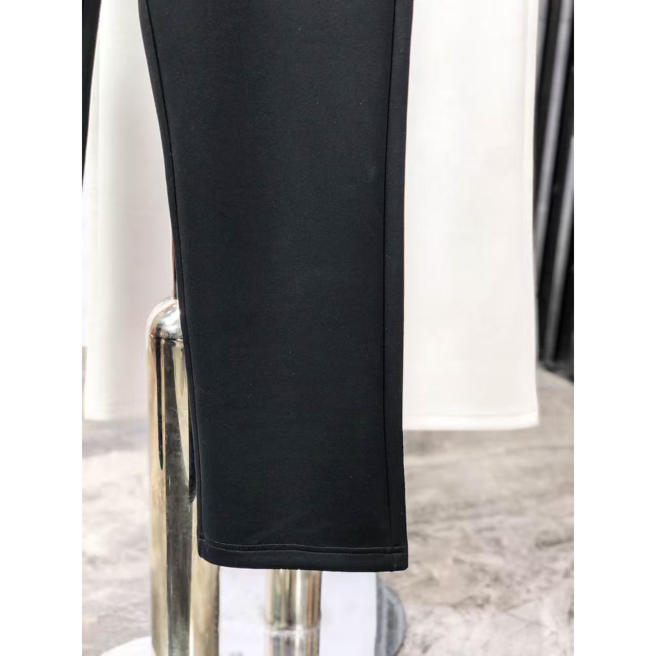 <p>Ermenegildo Zegna&nbsp;高品质时尚休闲裤(782949)</p>
