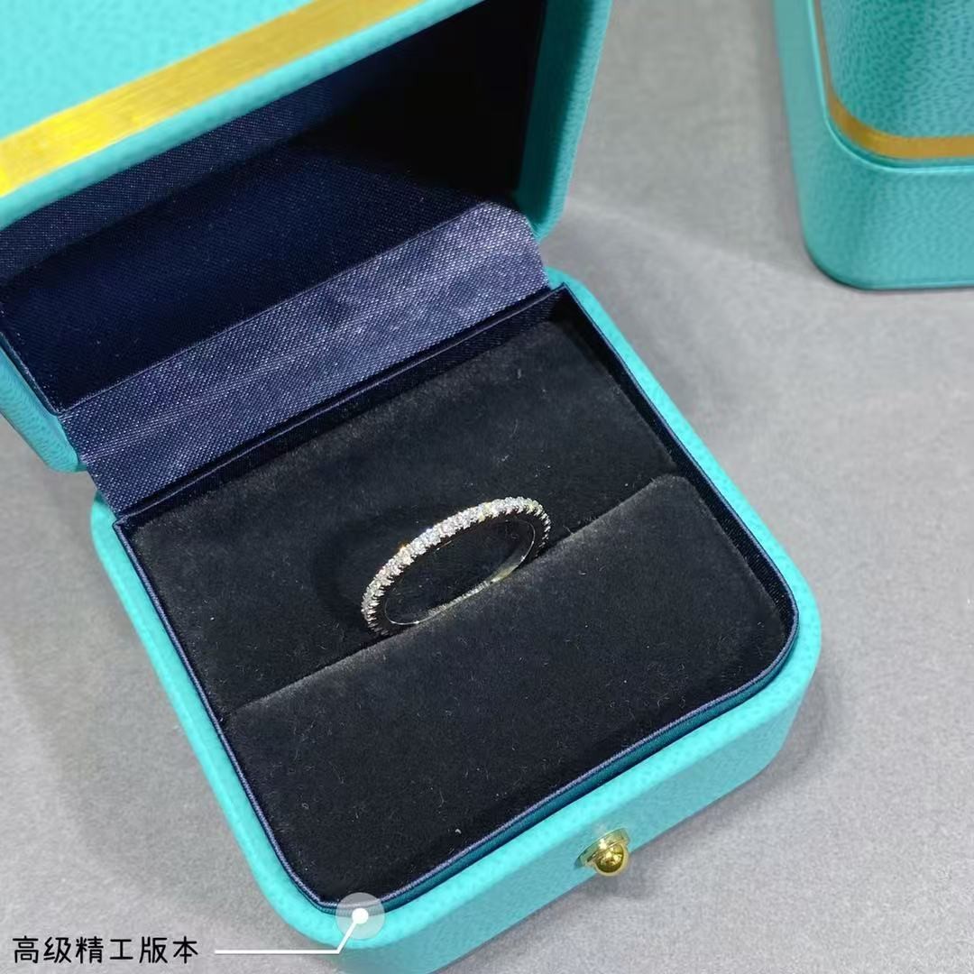 <p>TIFFNY&amp;CO.&nbsp;细排钻戒指</p>
