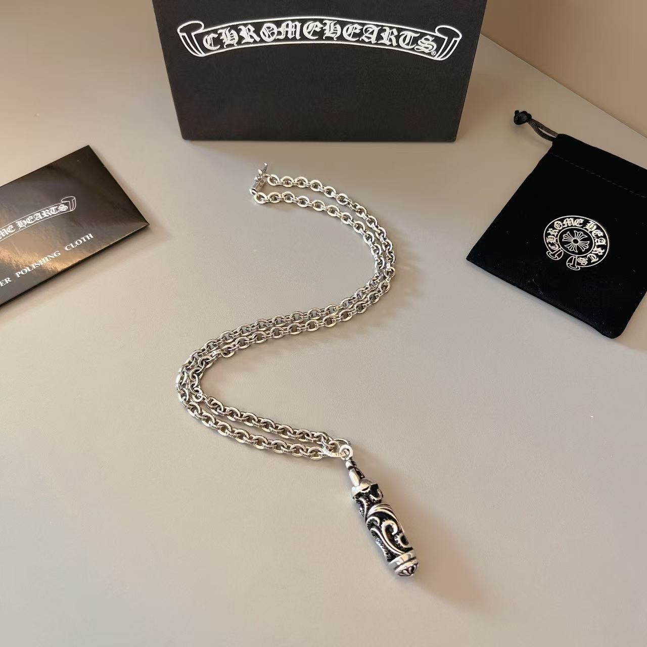 <p>CHROME HEARTS 項鍊</p>
