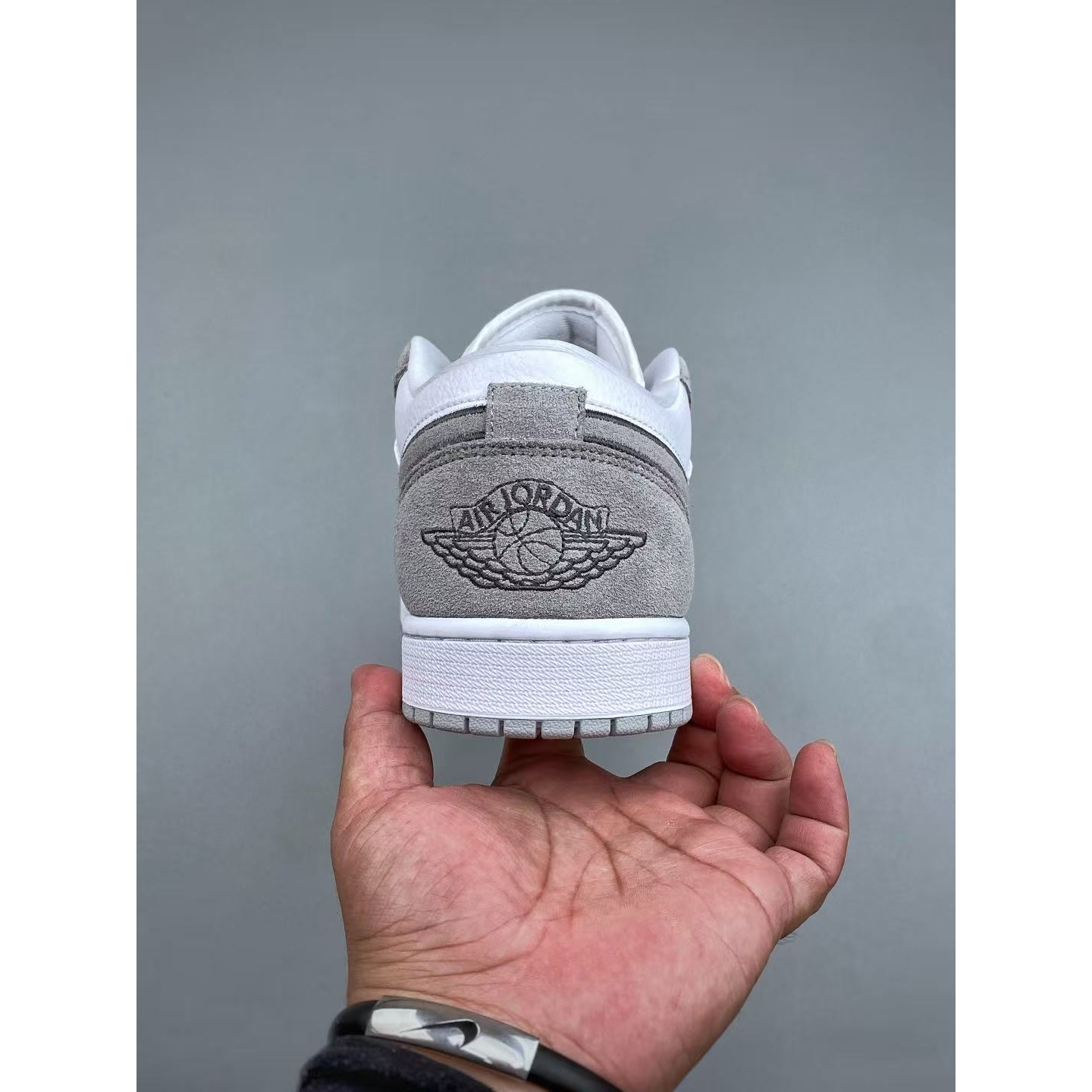 <p>Nike AIR JORDAN 1LOW G &nbsp;AJ1 文化休闲板鞋(灰)&nbsp;</p>
