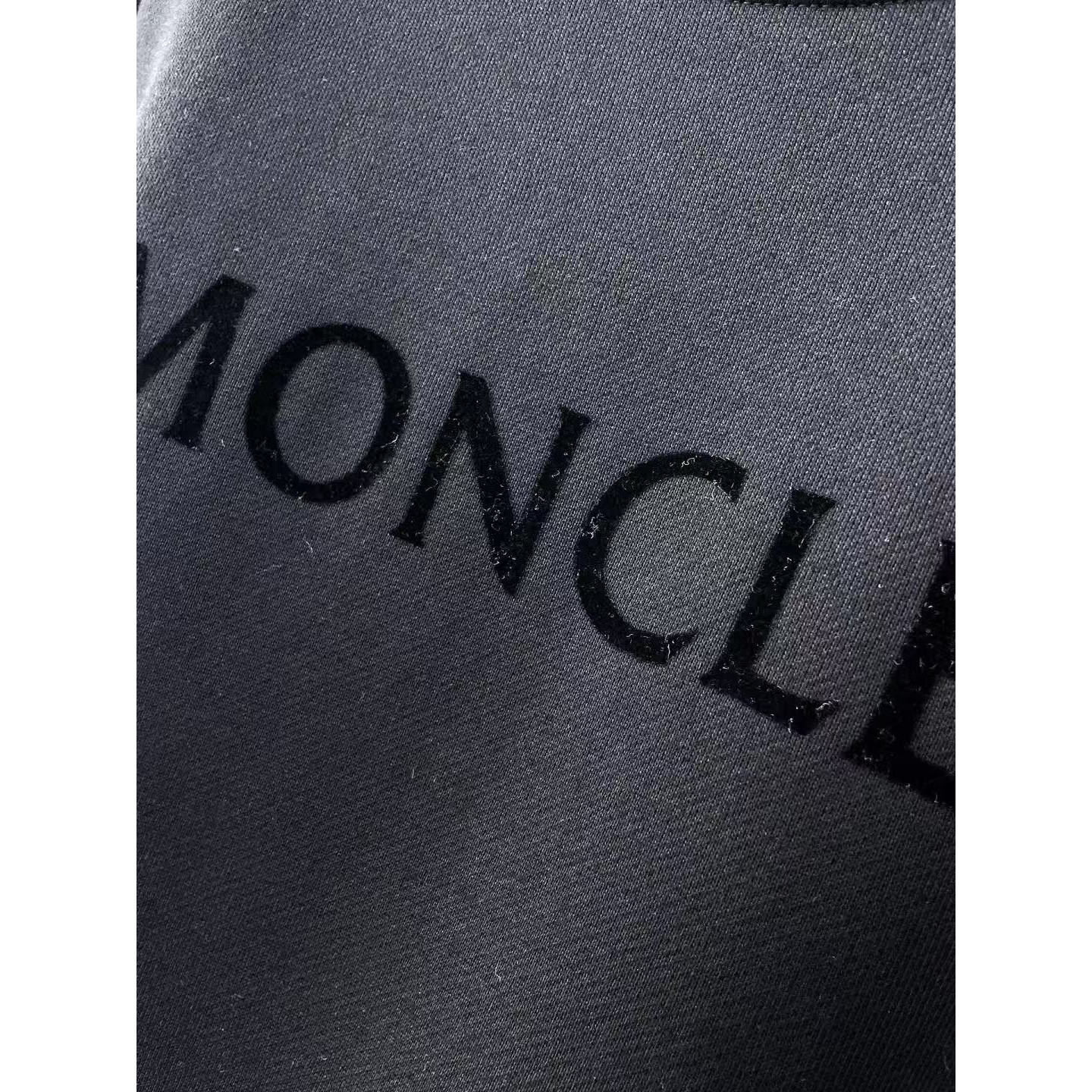 <p>MONCLER 圆领卫衣(黑)</p>