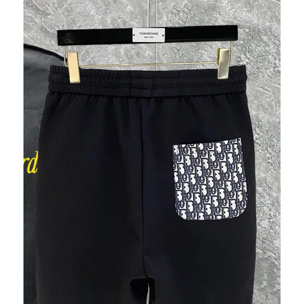<p>DIOR 休闲短裤(黑)</p>