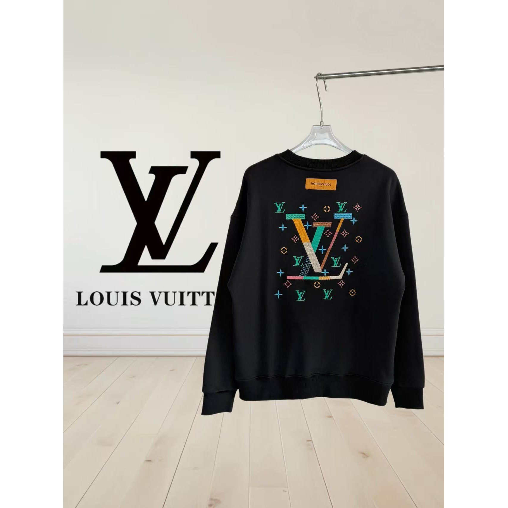 <p>LV 刺绣圆领卫衣(黑)</p>