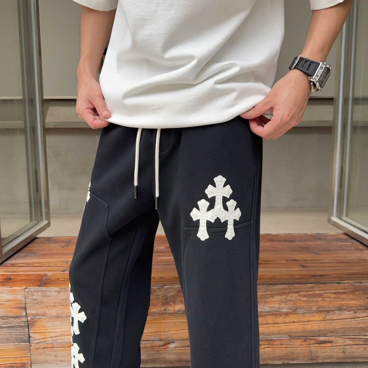 <p>&nbsp;Chrome Hearts&nbsp;休闲长裤</p>