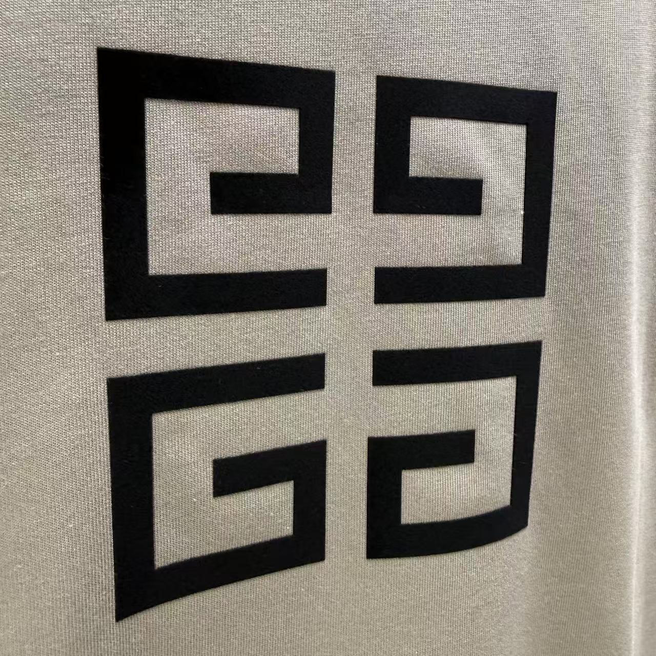 <p>Givenchy 短袖T恤(棕)</p>