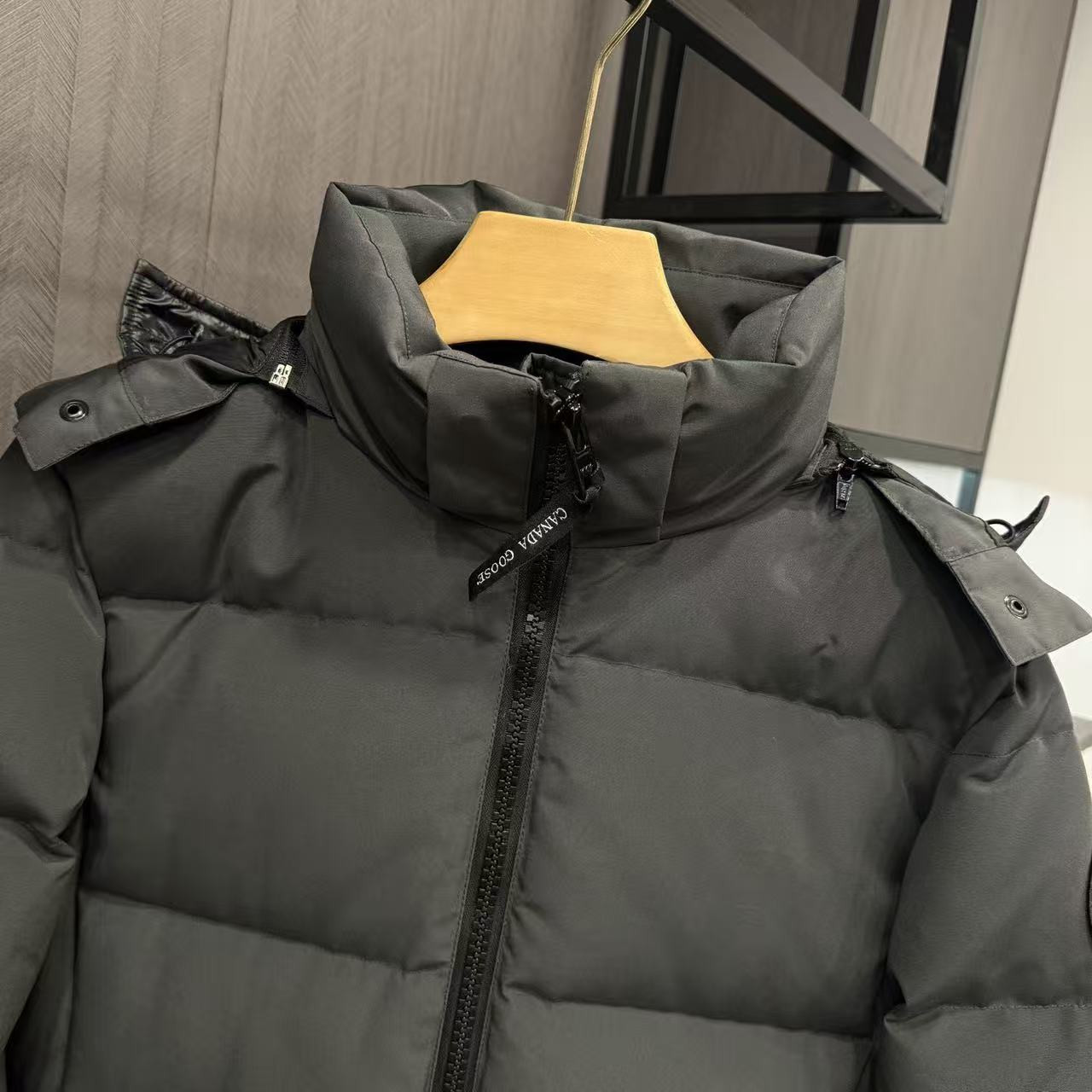 <p>Canada Goose Chelse*派克大衣羽绒服(灰色黑標)</p>