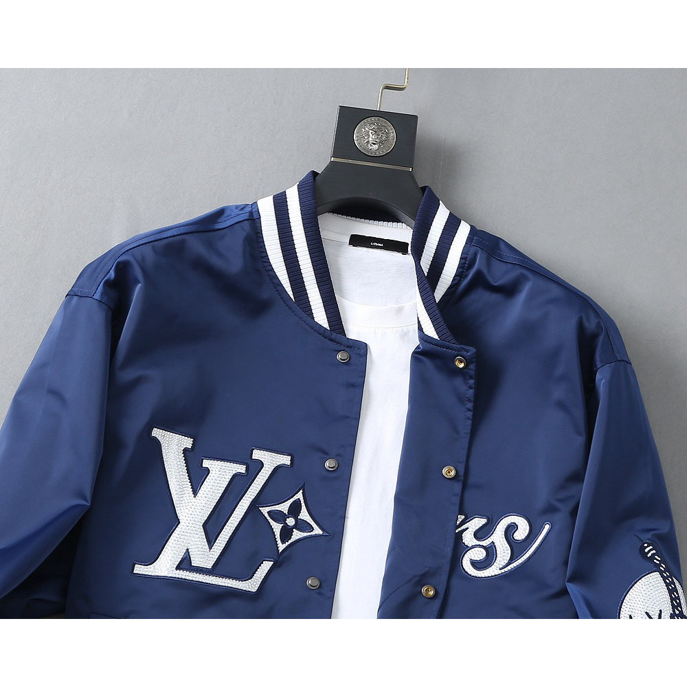 <p>LV&nbsp;新款男士夹克外套</p>